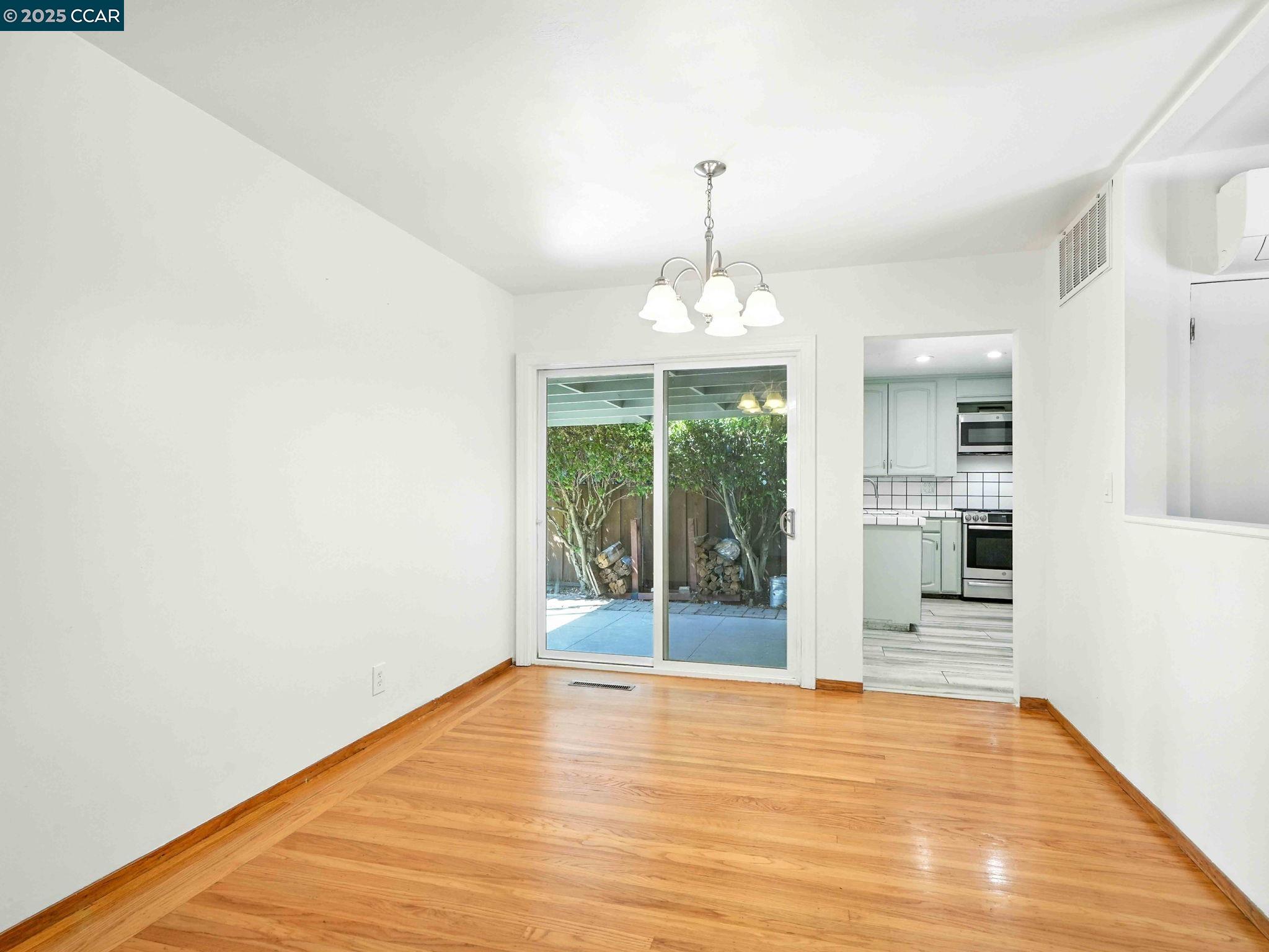 Detail Gallery Image 8 of 29 For 31139 Chicoine Ave, Hayward,  CA 94544 - 3 Beds | 2 Baths
