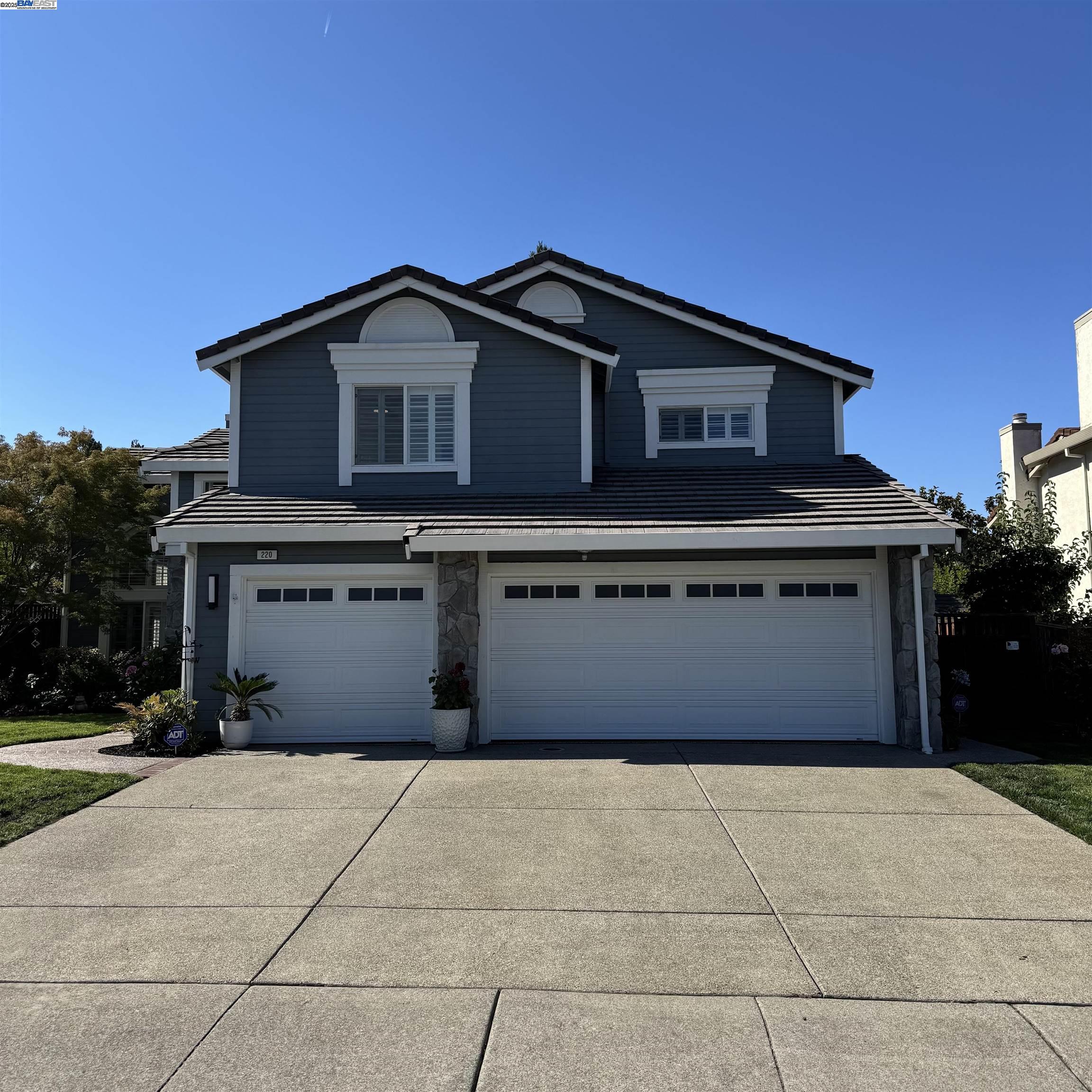 220 Sun Ridge Dr