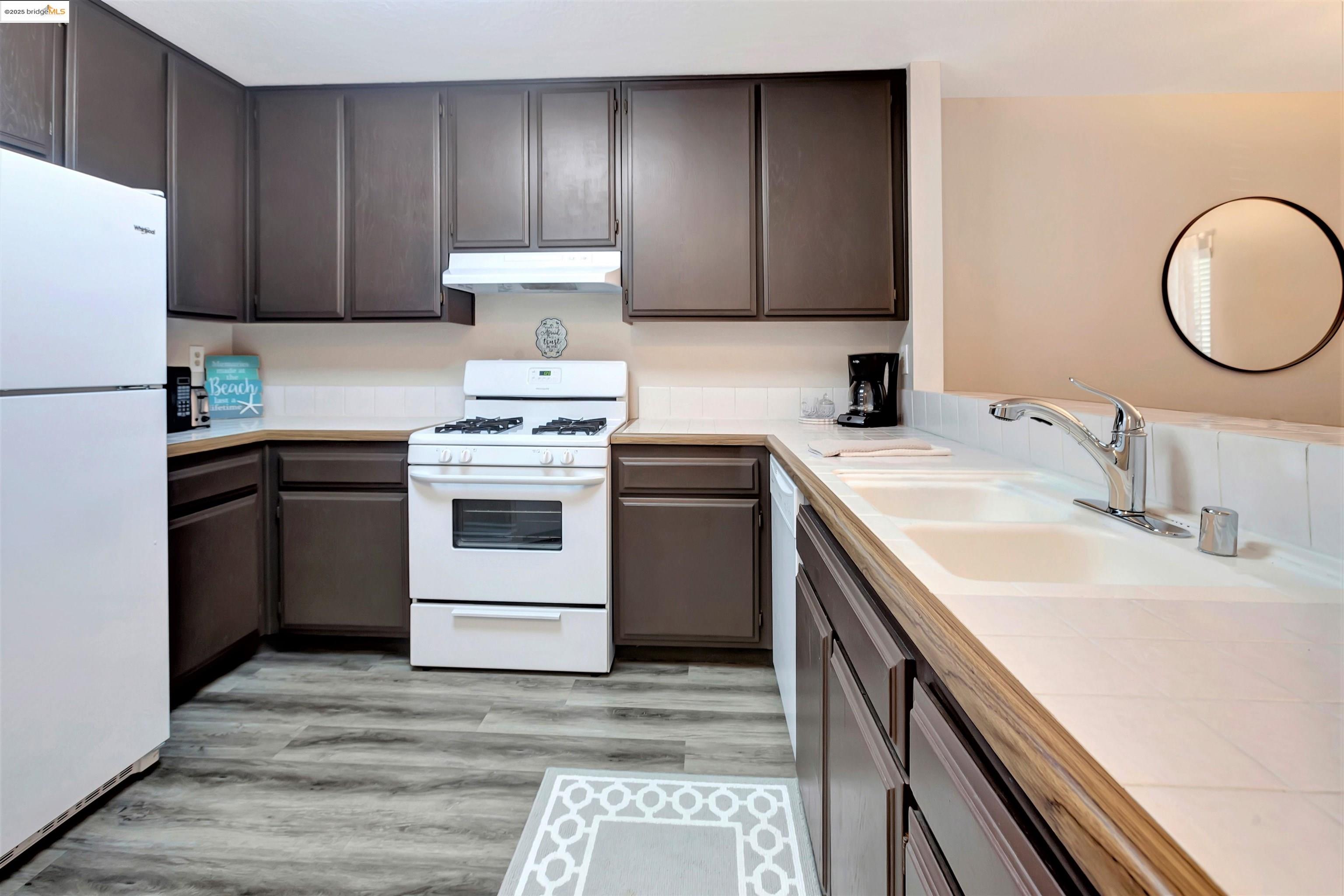 Detail Gallery Image 13 of 21 For 22192 Rim Pointe 6b,  –,  CA 92630 - 2 Beds | 1 Baths