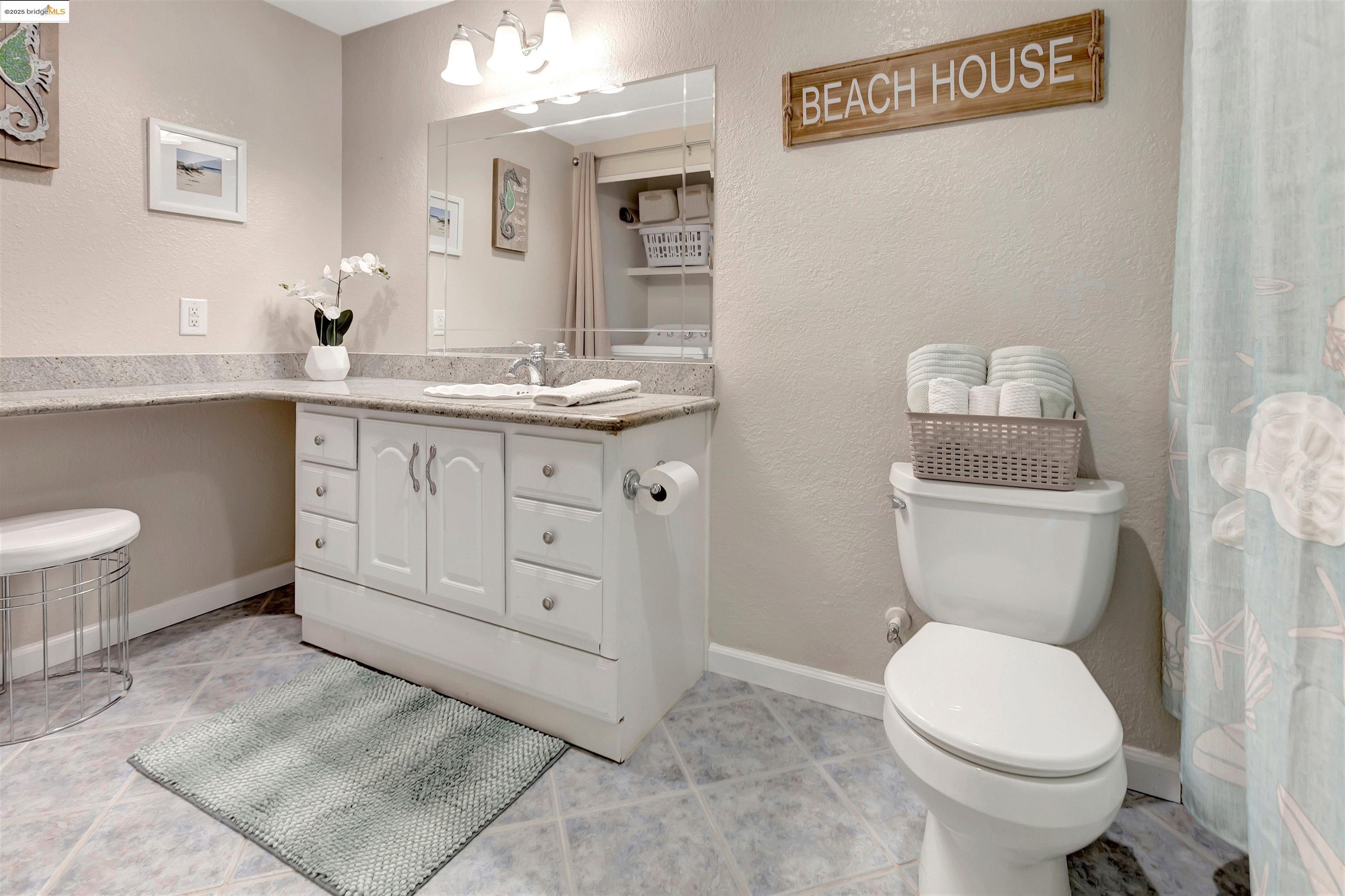 Detail Gallery Image 15 of 21 For 22192 Rim Pointe 6b,  –,  CA 92630 - 2 Beds | 1 Baths