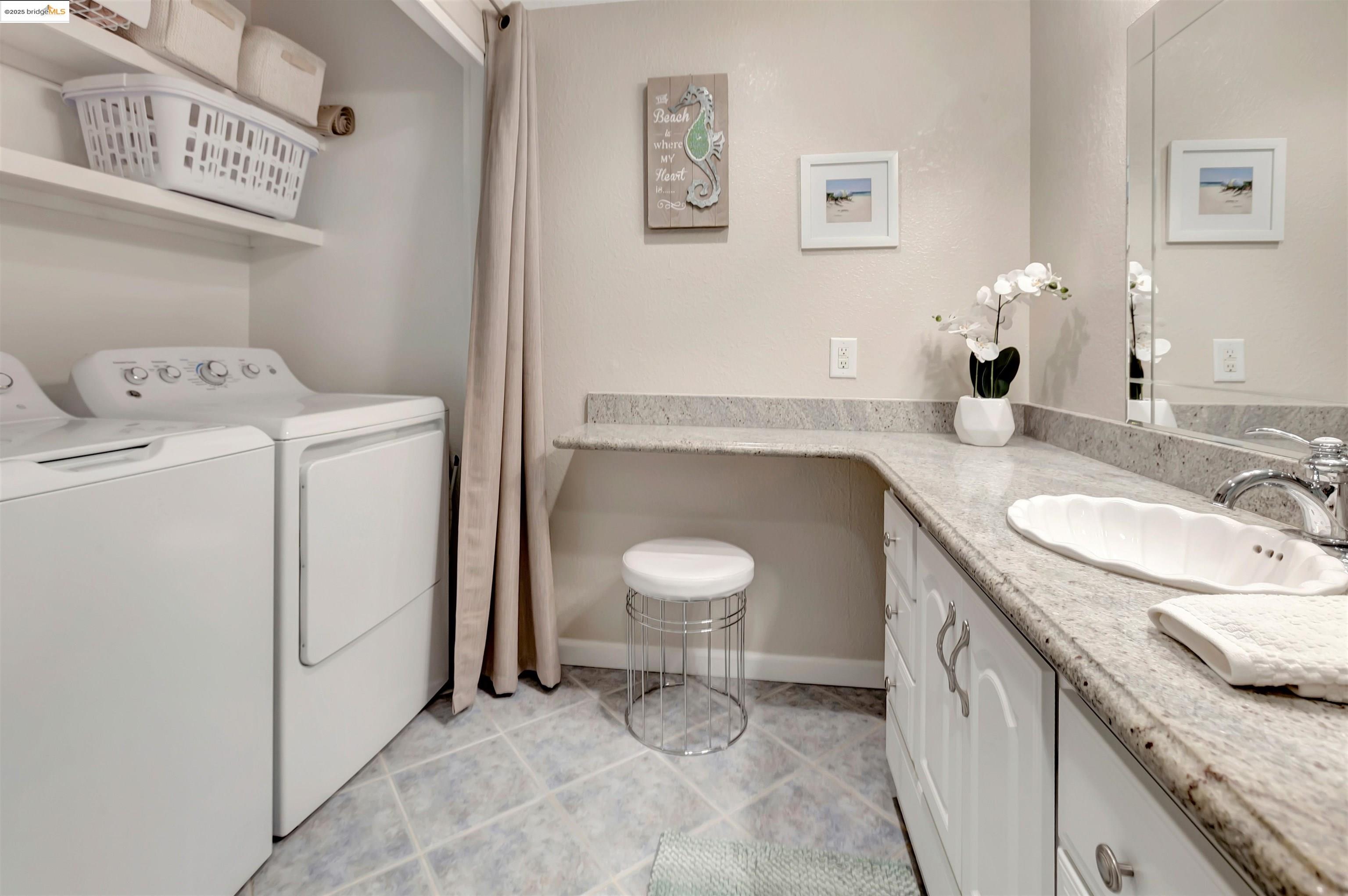 Detail Gallery Image 16 of 21 For 22192 Rim Pointe 6b,  –,  CA 92630 - 2 Beds | 1 Baths