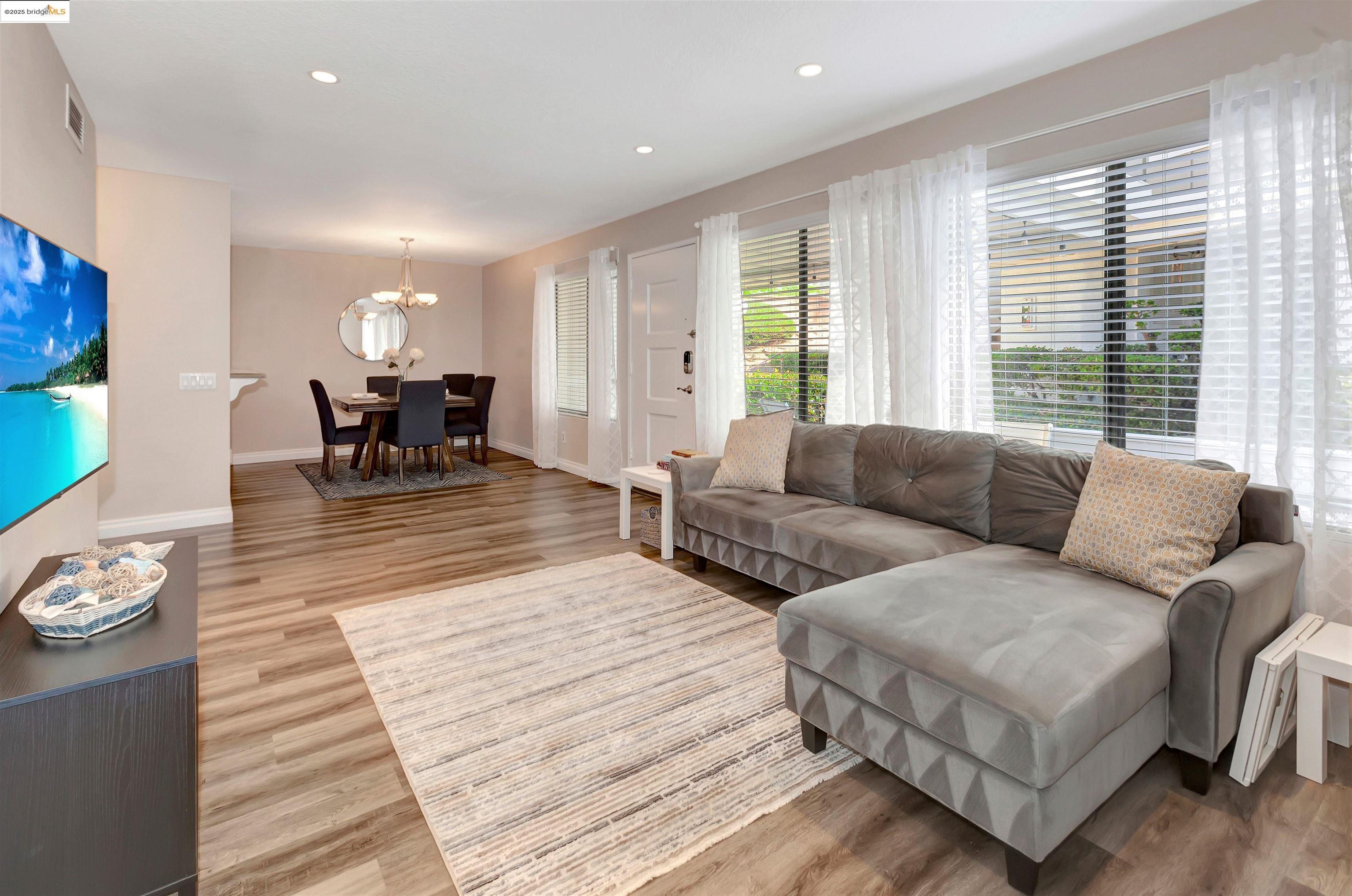 Detail Gallery Image 4 of 21 For 22192 Rim Pointe 6b,  –,  CA 92630 - 2 Beds | 1 Baths