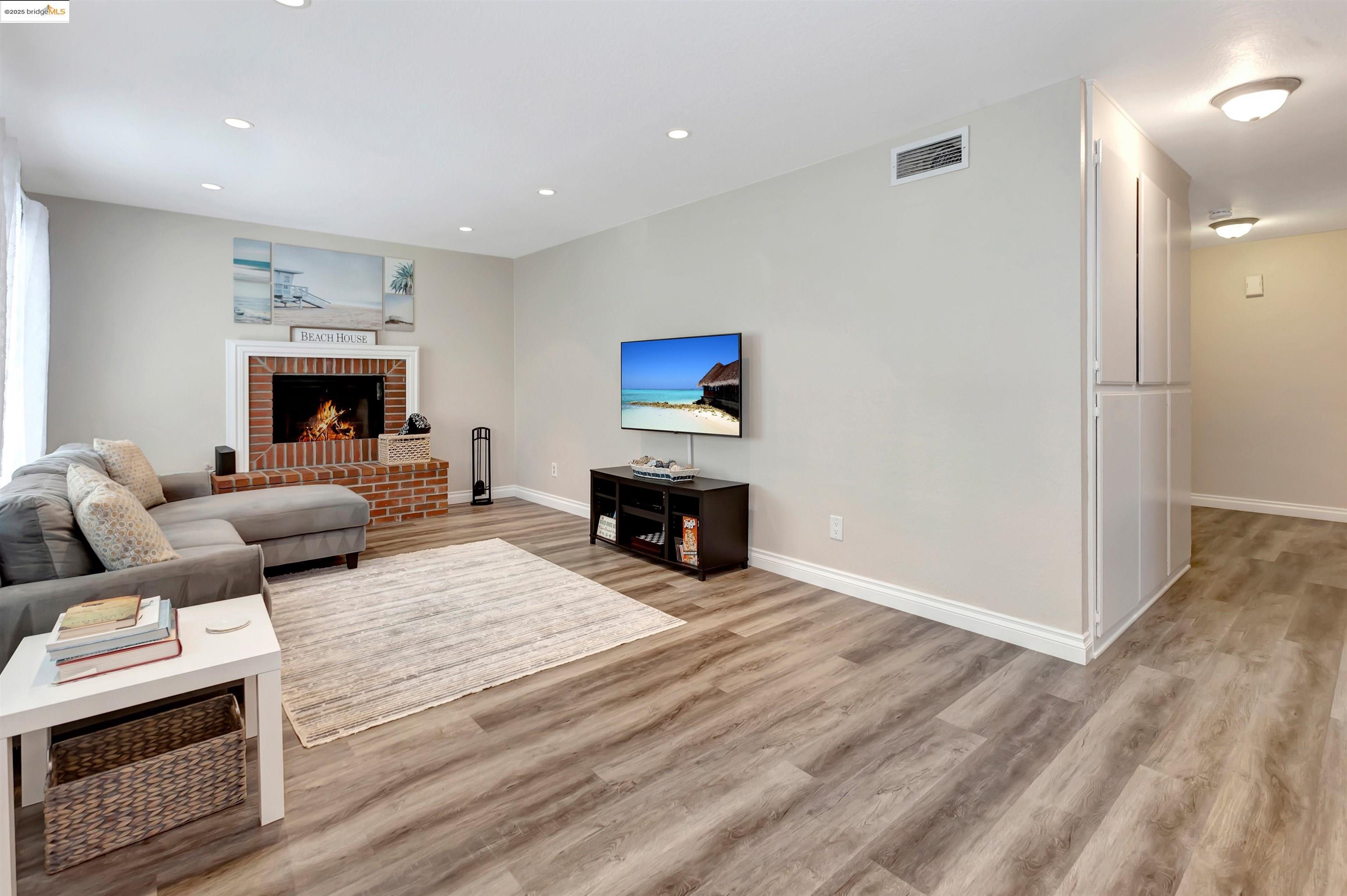 Detail Gallery Image 6 of 21 For 22192 Rim Pointe 6b,  –,  CA 92630 - 2 Beds | 1 Baths