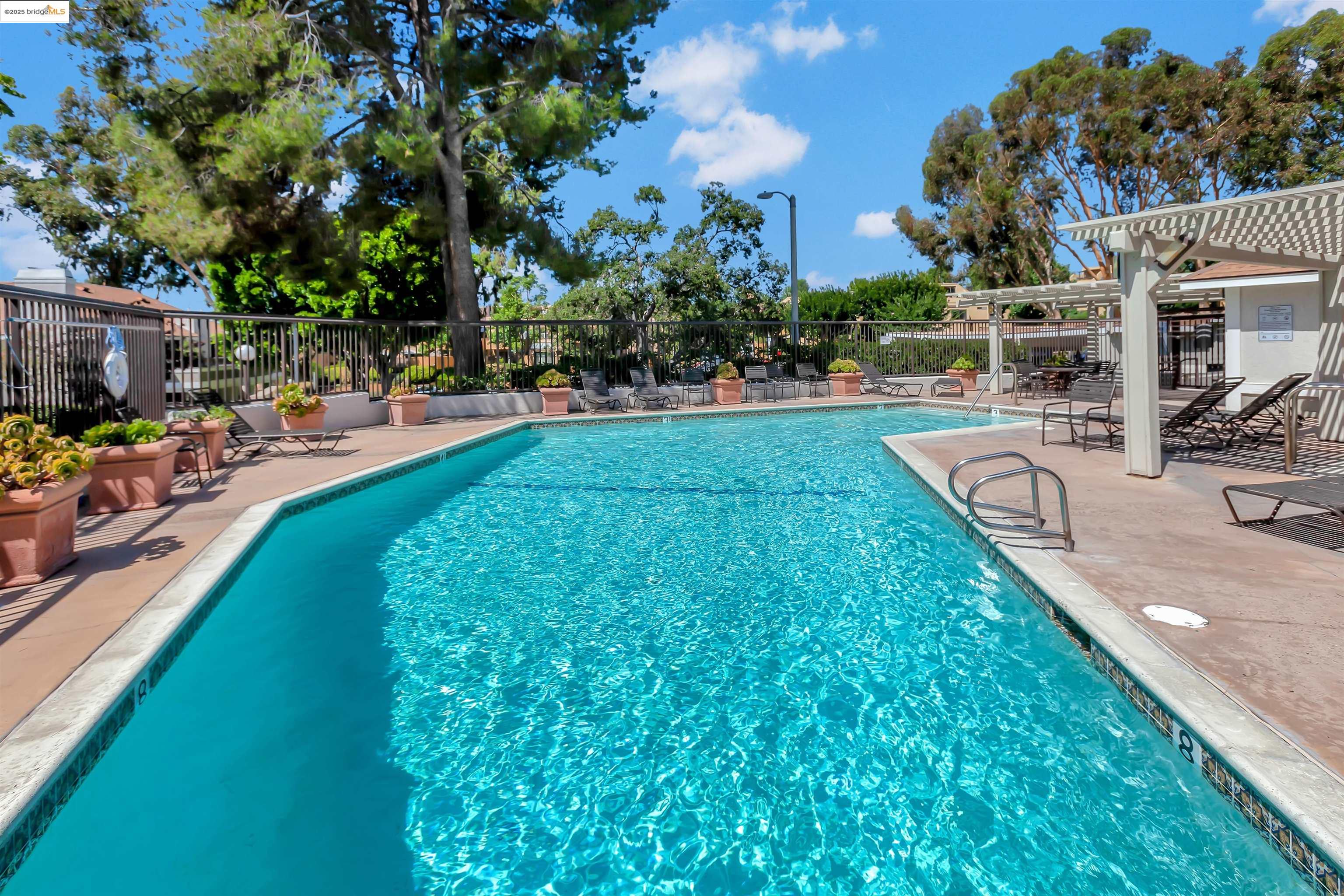 Detail Gallery Image 7 of 21 For 22192 Rim Pointe 6b,  –,  CA 92630 - 2 Beds | 1 Baths