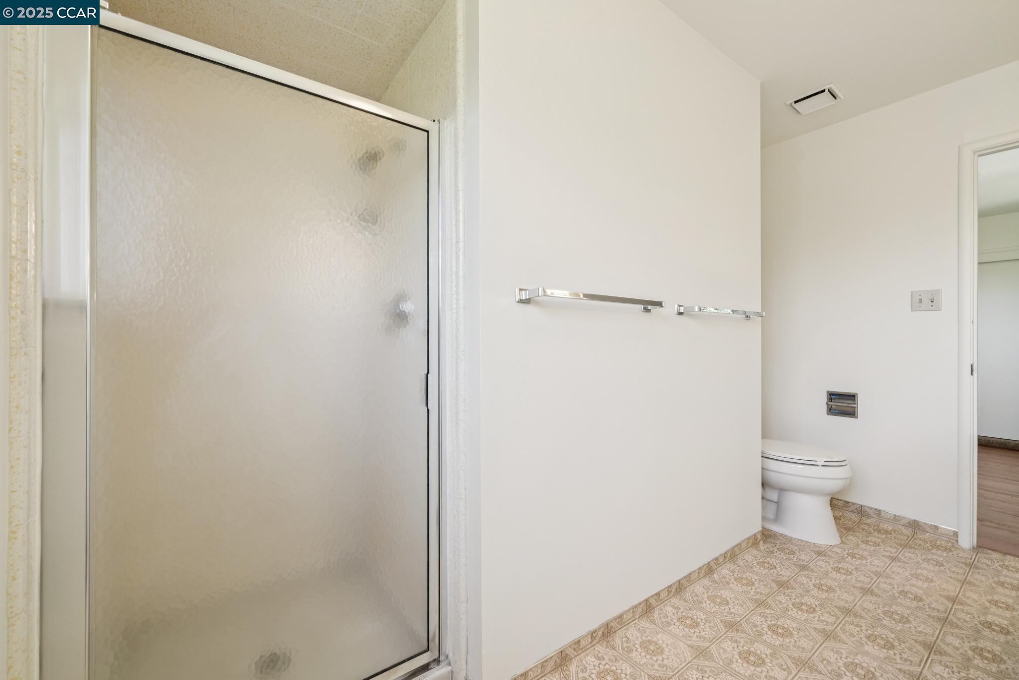 Detail Gallery Image 14 of 33 For 3881 Saint Marys St, Martinez,  CA 94553 - 4 Beds | 2/1 Baths