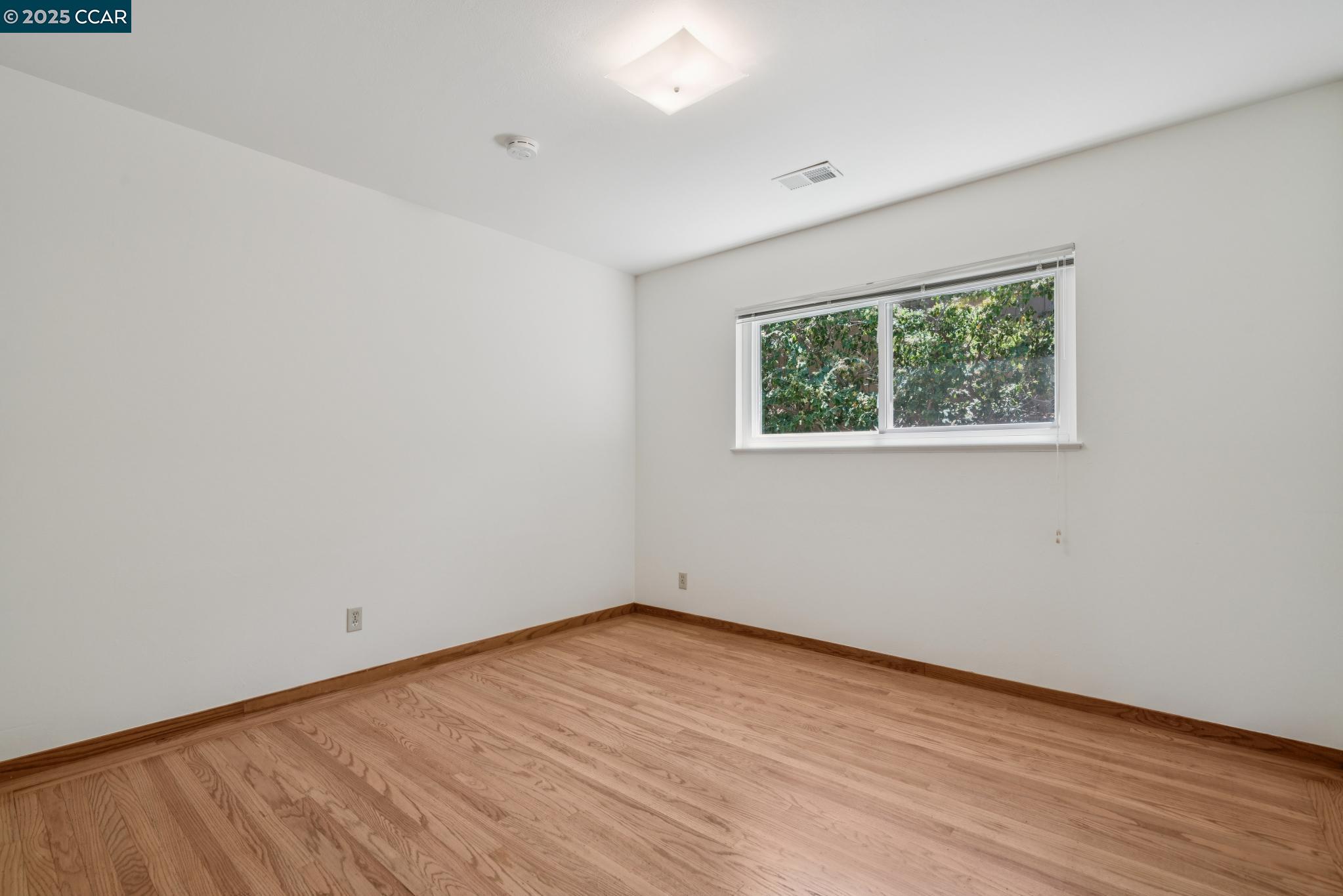 Detail Gallery Image 16 of 33 For 3881 Saint Marys St, Martinez,  CA 94553 - 4 Beds | 2/1 Baths