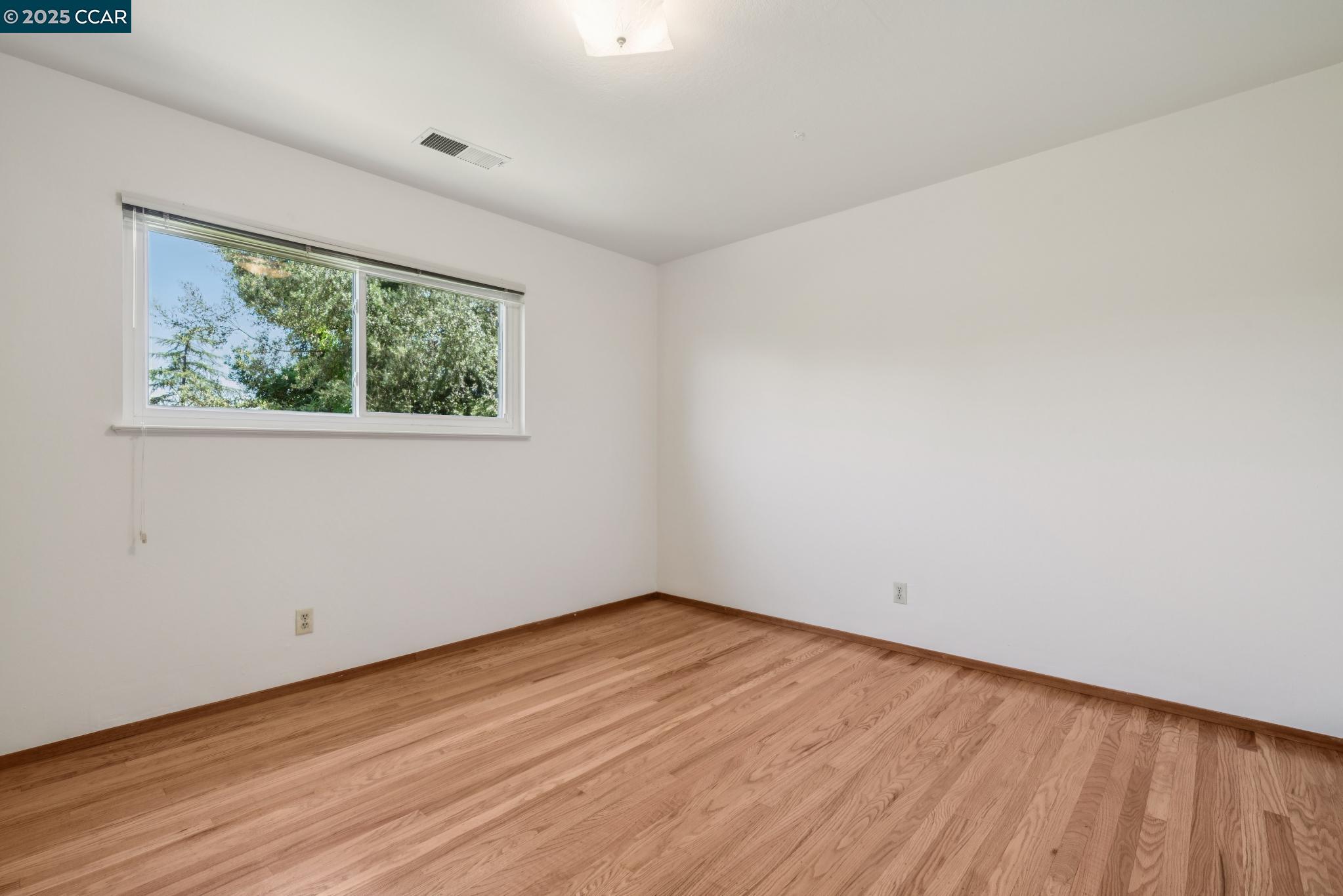 Detail Gallery Image 18 of 33 For 3881 Saint Marys St, Martinez,  CA 94553 - 4 Beds | 2/1 Baths