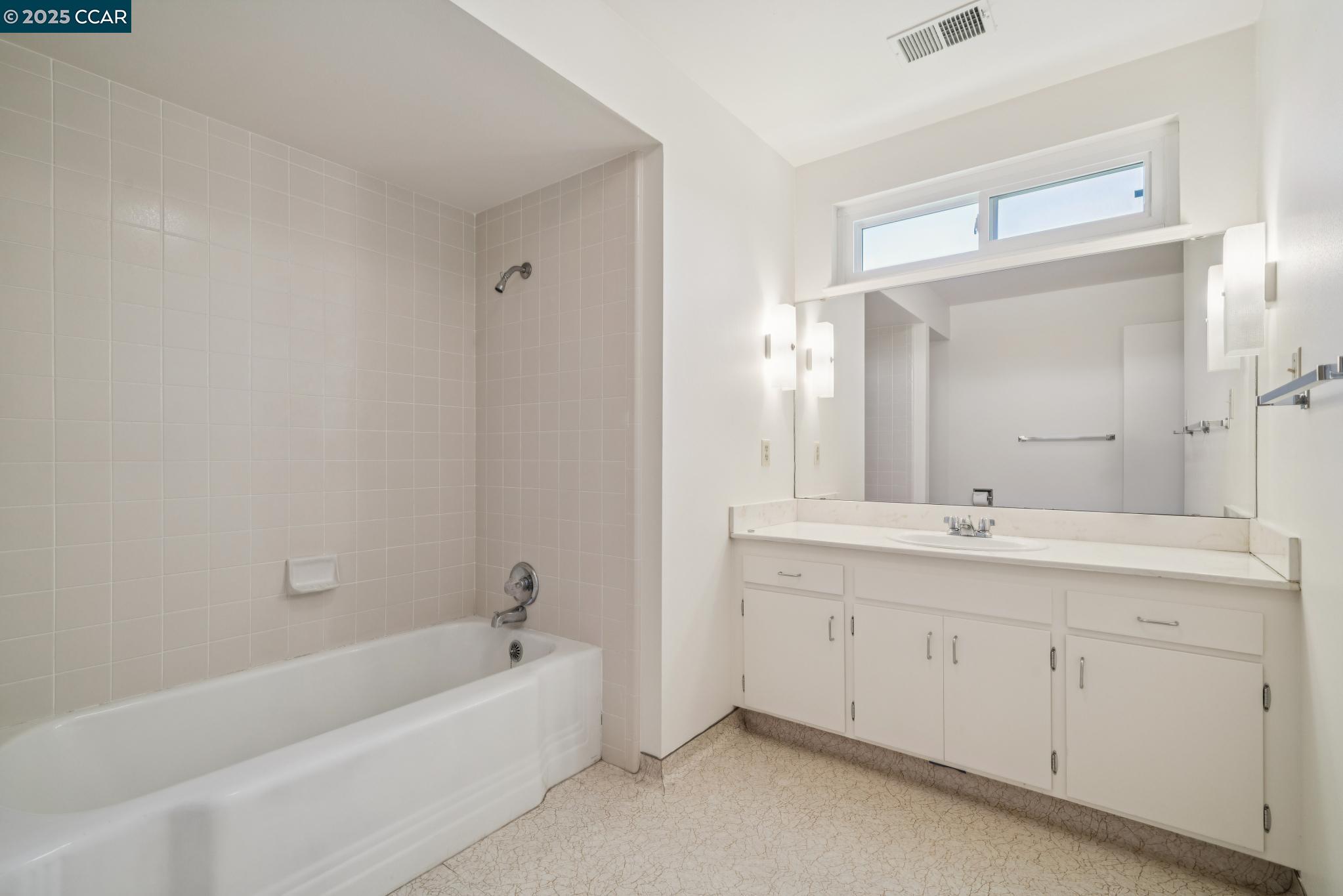 Detail Gallery Image 20 of 33 For 3881 Saint Marys St, Martinez,  CA 94553 - 4 Beds | 2/1 Baths