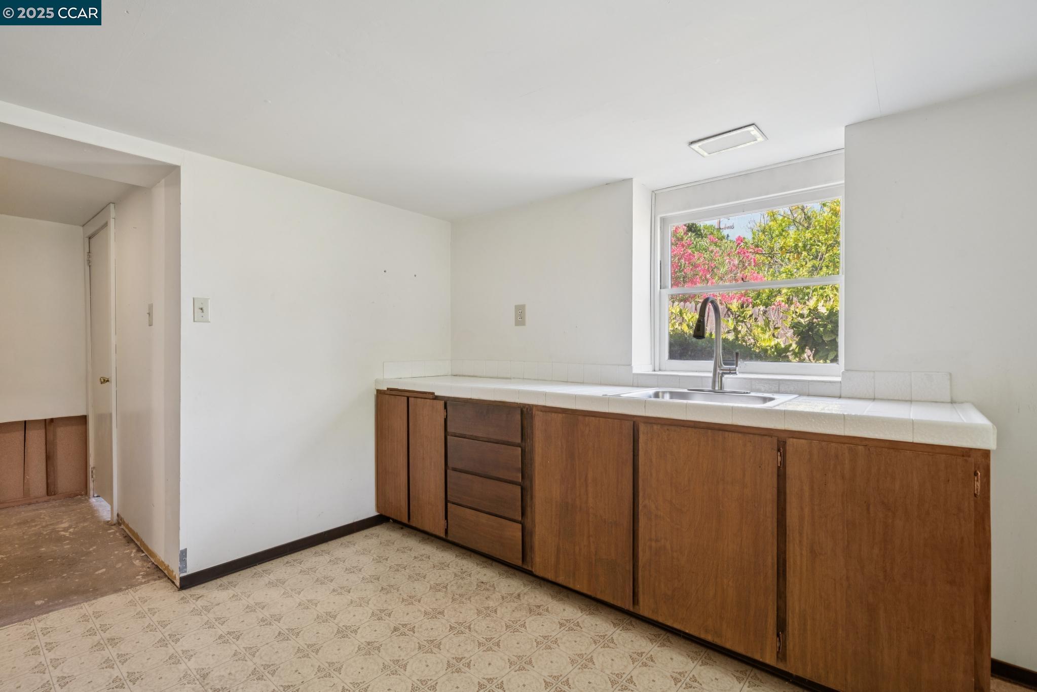Detail Gallery Image 25 of 33 For 3881 Saint Marys St, Martinez,  CA 94553 - 4 Beds | 2/1 Baths