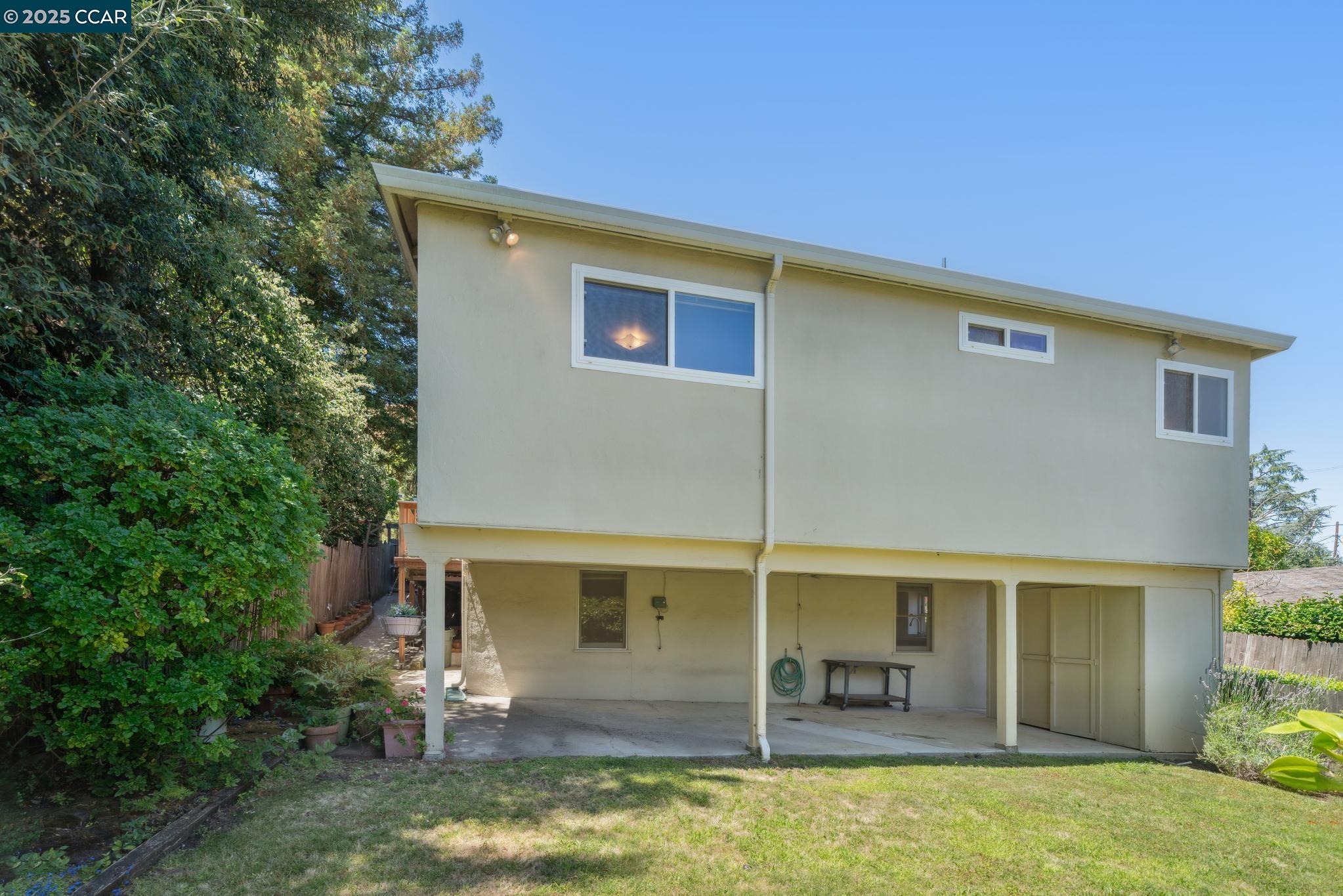 Detail Gallery Image 29 of 33 For 3881 Saint Marys St, Martinez,  CA 94553 - 4 Beds | 2/1 Baths