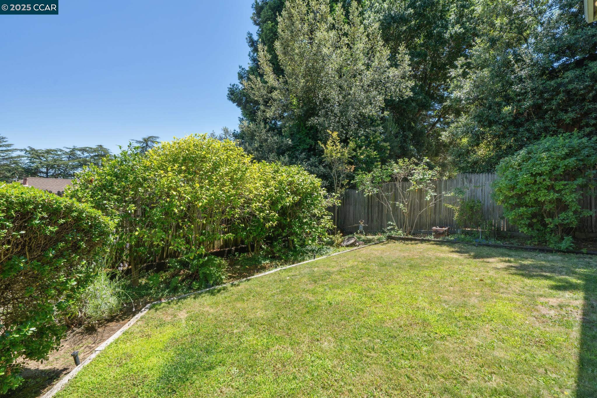 Detail Gallery Image 31 of 33 For 3881 Saint Marys St, Martinez,  CA 94553 - 4 Beds | 2/1 Baths