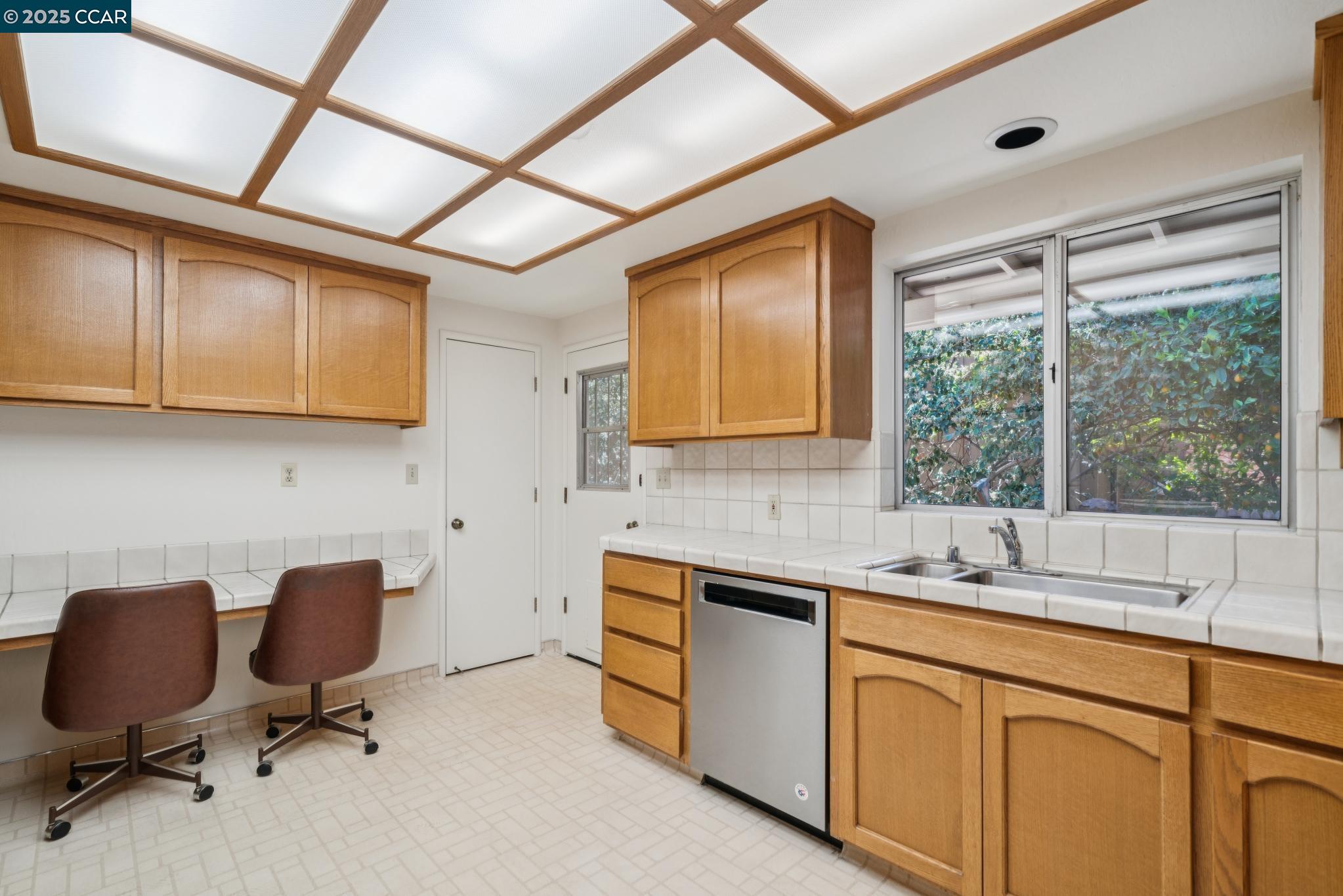 Detail Gallery Image 9 of 33 For 3881 Saint Marys St, Martinez,  CA 94553 - 4 Beds | 2/1 Baths
