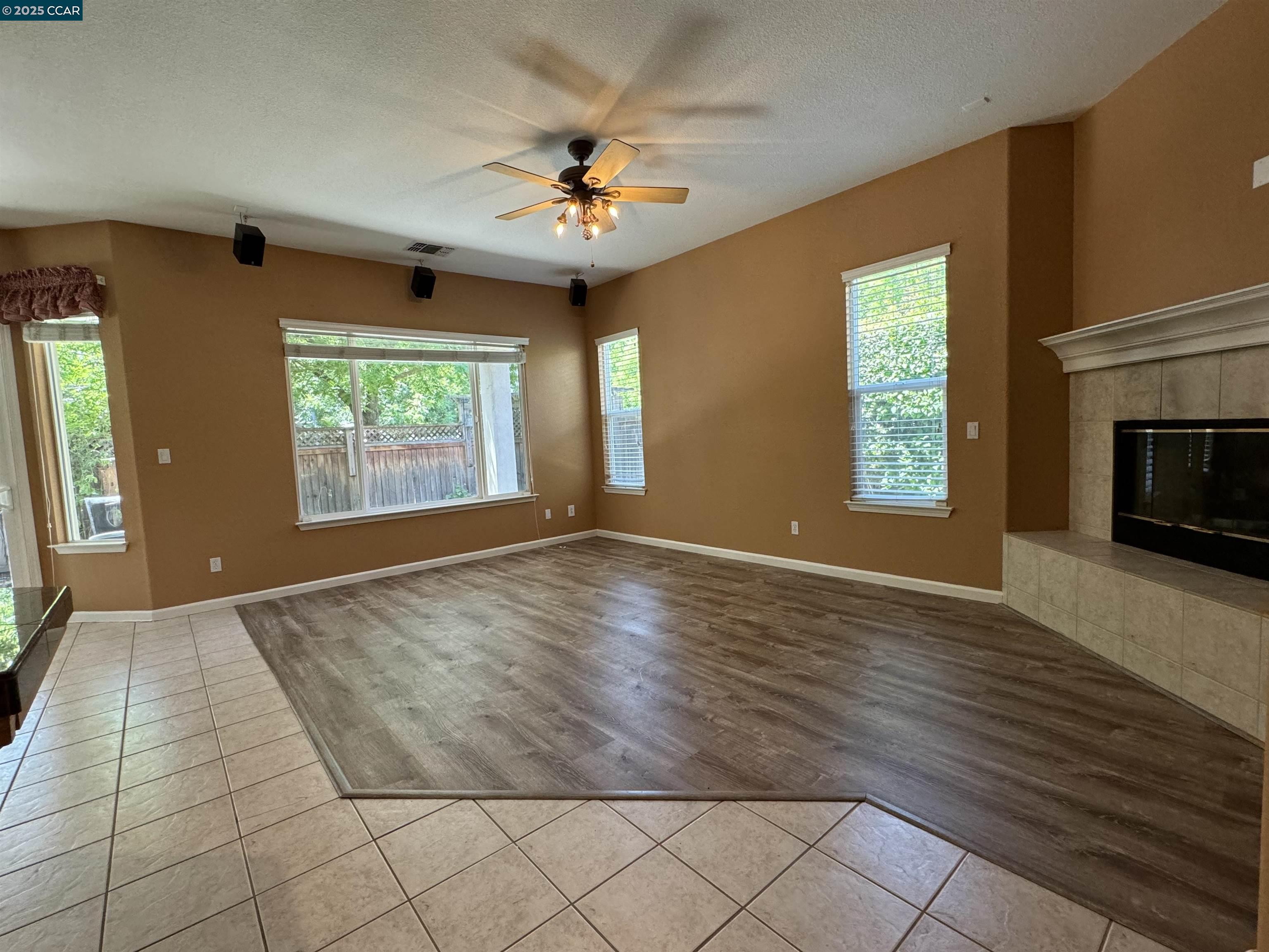 Detail Gallery Image 2 of 19 For 1174 Krona Lane, Concord,  CA 94521 - 3 Beds | 2/1 Baths