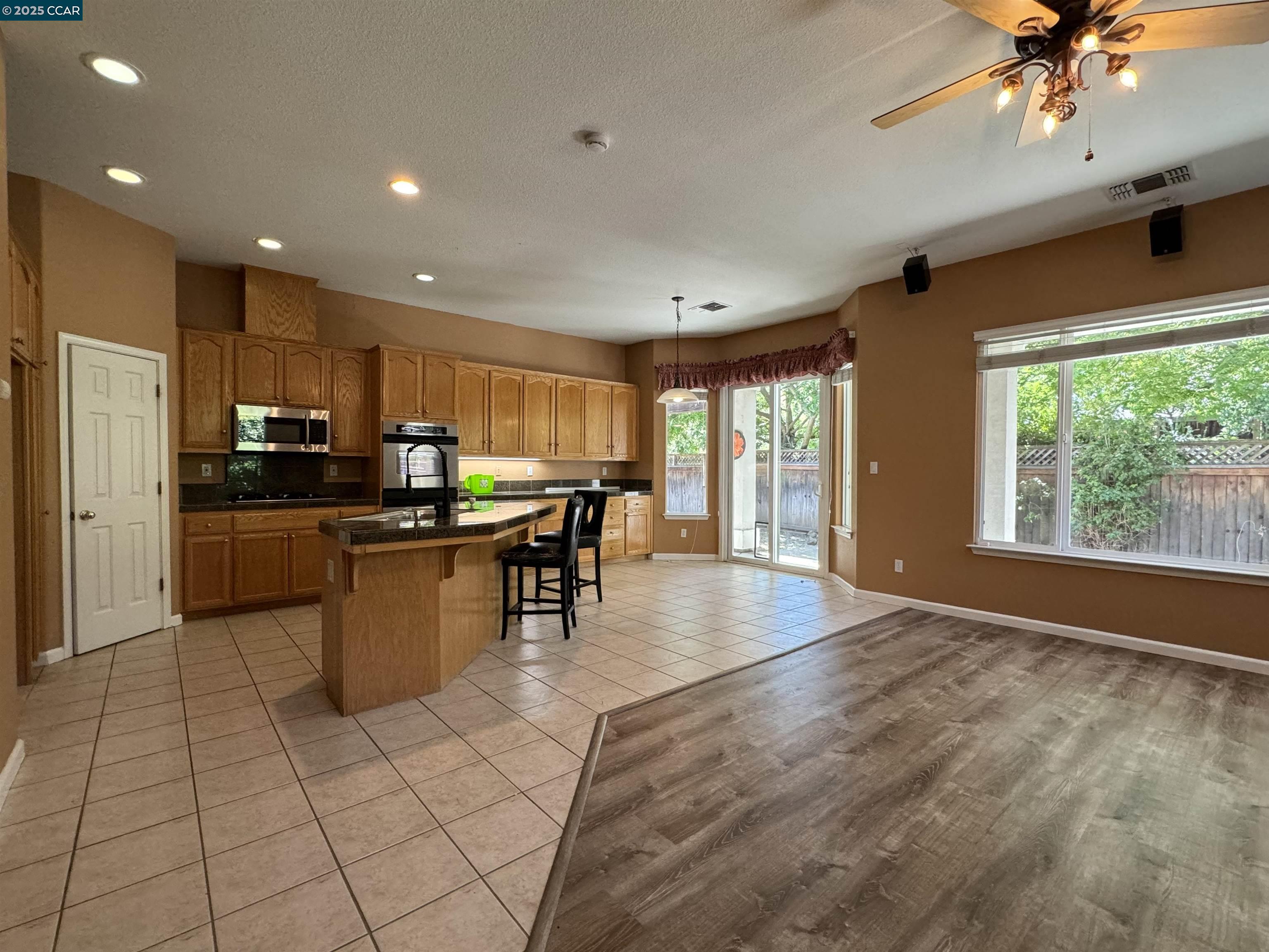 Detail Gallery Image 4 of 19 For 1174 Krona Lane, Concord,  CA 94521 - 3 Beds | 2/1 Baths