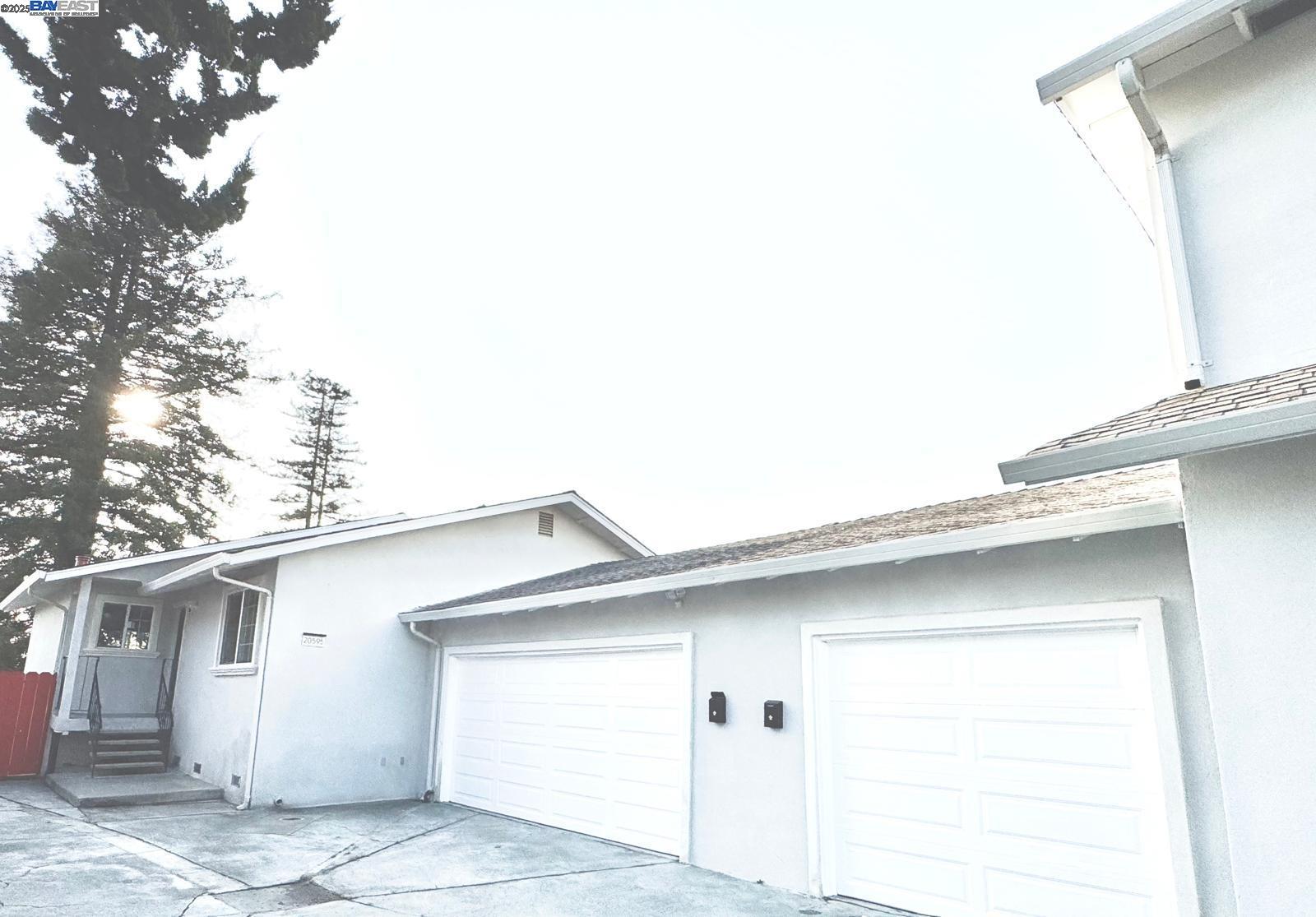 Detail Gallery Image 2 of 58 For 20595 Center St, Castro Valley,  CA 94546 - 5 Beds | 3/1 Baths