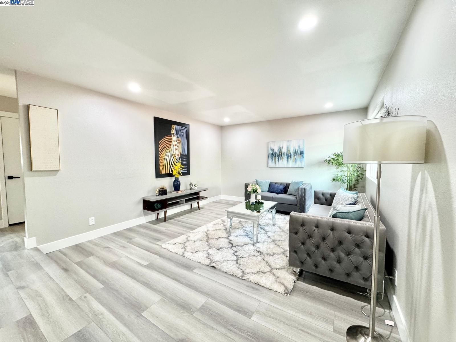 Detail Gallery Image 11 of 58 For 20595 Center St, Castro Valley,  CA 94546 - 5 Beds | 3/1 Baths