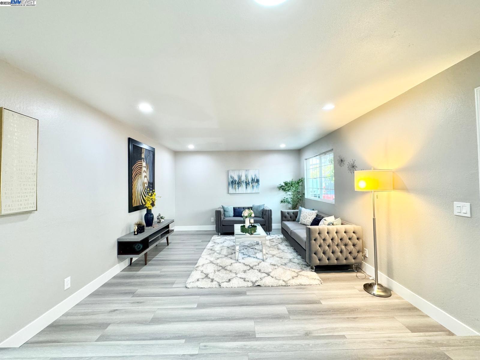 Detail Gallery Image 12 of 58 For 20595 Center St, Castro Valley,  CA 94546 - 5 Beds | 3/1 Baths