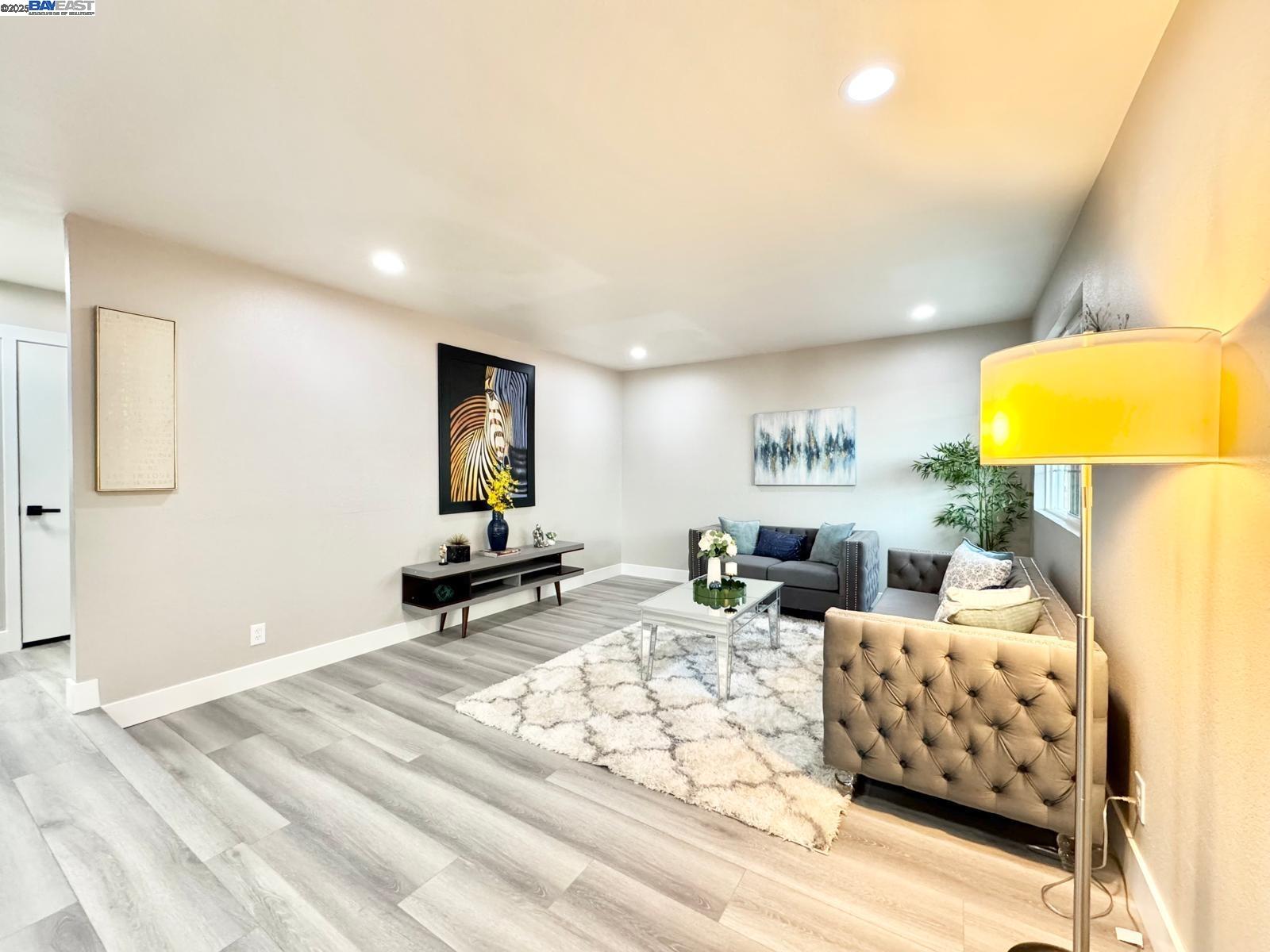 Detail Gallery Image 13 of 58 For 20595 Center St, Castro Valley,  CA 94546 - 5 Beds | 3/1 Baths
