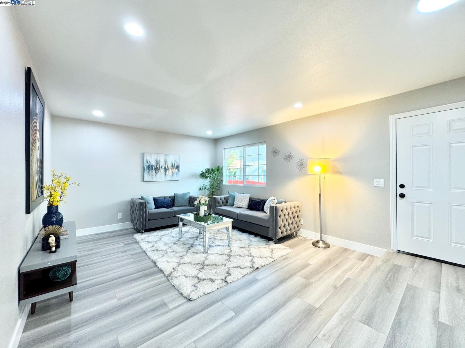 Detail Gallery Image 14 of 58 For 20595 Center St, Castro Valley,  CA 94546 - 5 Beds | 3/1 Baths