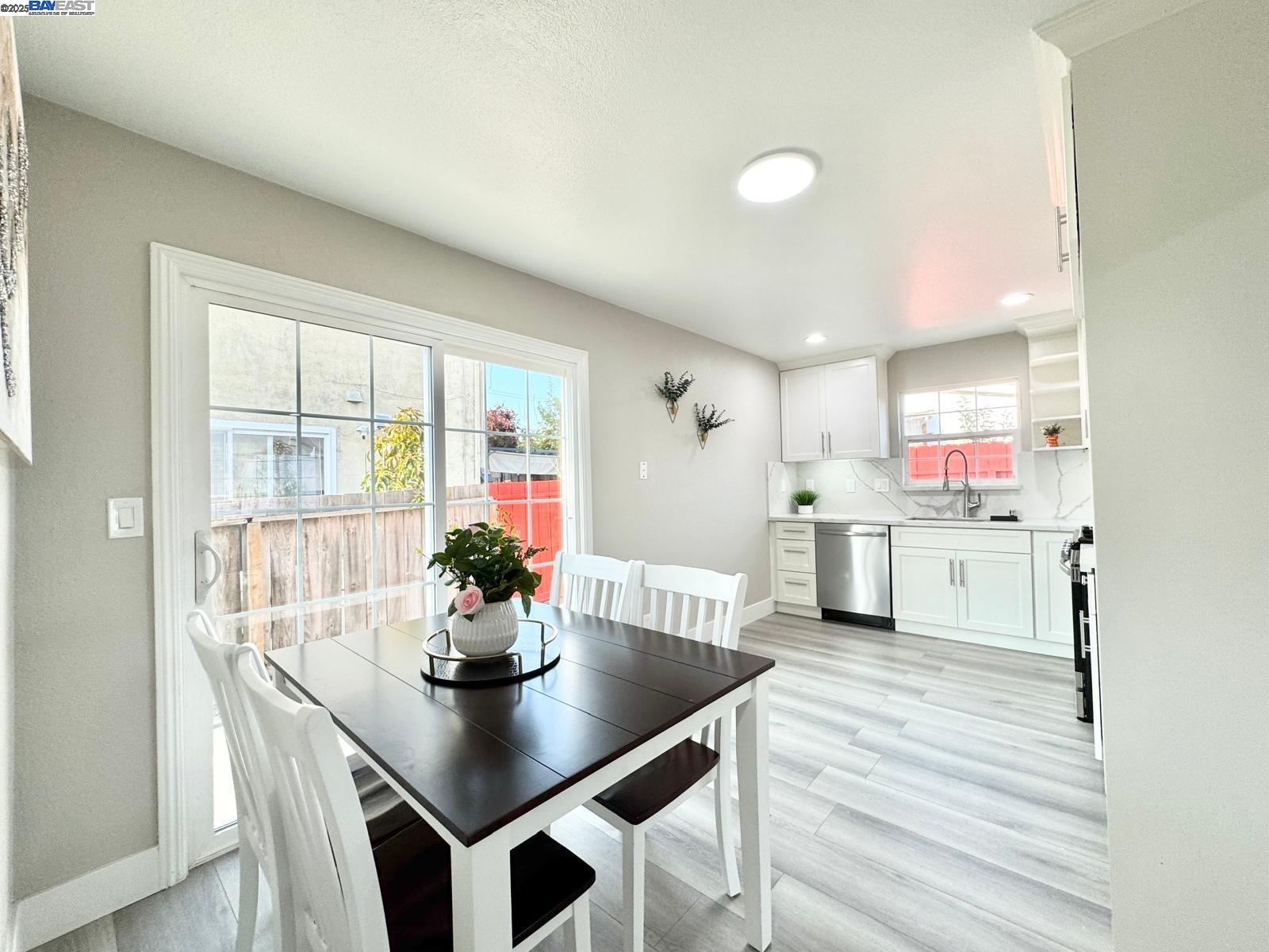 Detail Gallery Image 23 of 58 For 20595 Center St, Castro Valley,  CA 94546 - 5 Beds | 3/1 Baths
