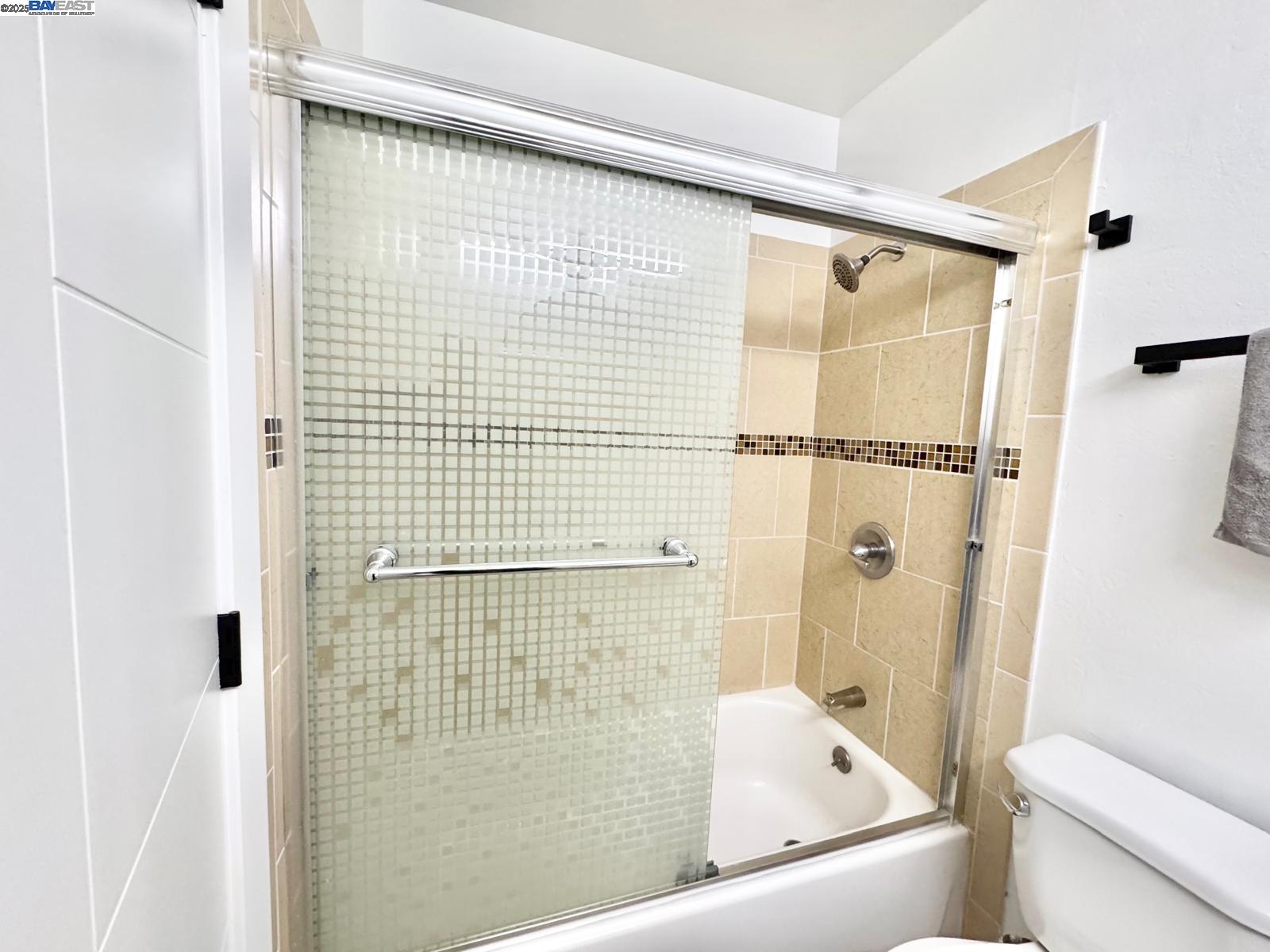 Detail Gallery Image 26 of 58 For 20595 Center St, Castro Valley,  CA 94546 - 5 Beds | 3/1 Baths