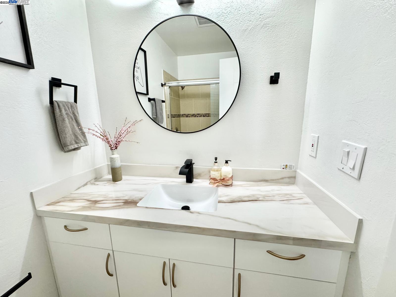 Detail Gallery Image 31 of 58 For 20595 Center St, Castro Valley,  CA 94546 - 5 Beds | 3/1 Baths