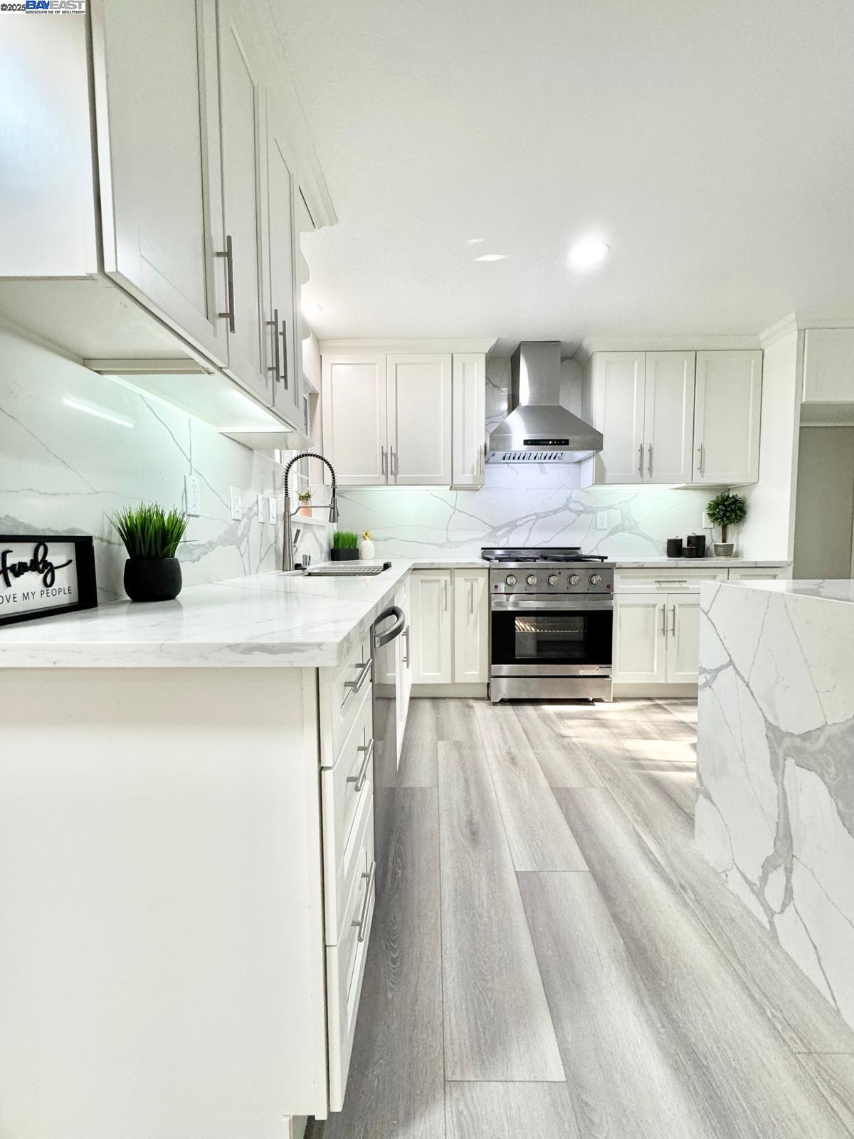 Detail Gallery Image 37 of 58 For 20595 Center St, Castro Valley,  CA 94546 - 5 Beds | 3/1 Baths