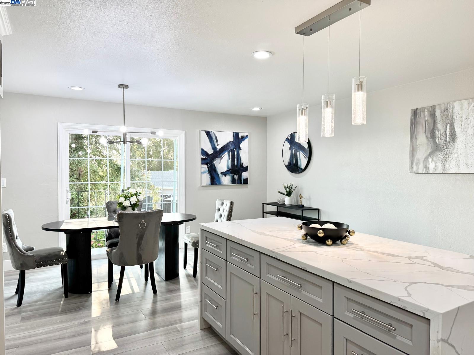 Detail Gallery Image 6 of 58 For 20595 Center St, Castro Valley,  CA 94546 - 5 Beds | 3/1 Baths