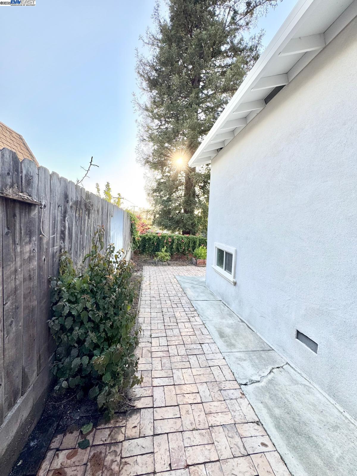 Detail Gallery Image 53 of 58 For 20595 Center St, Castro Valley,  CA 94546 - 5 Beds | 3/1 Baths