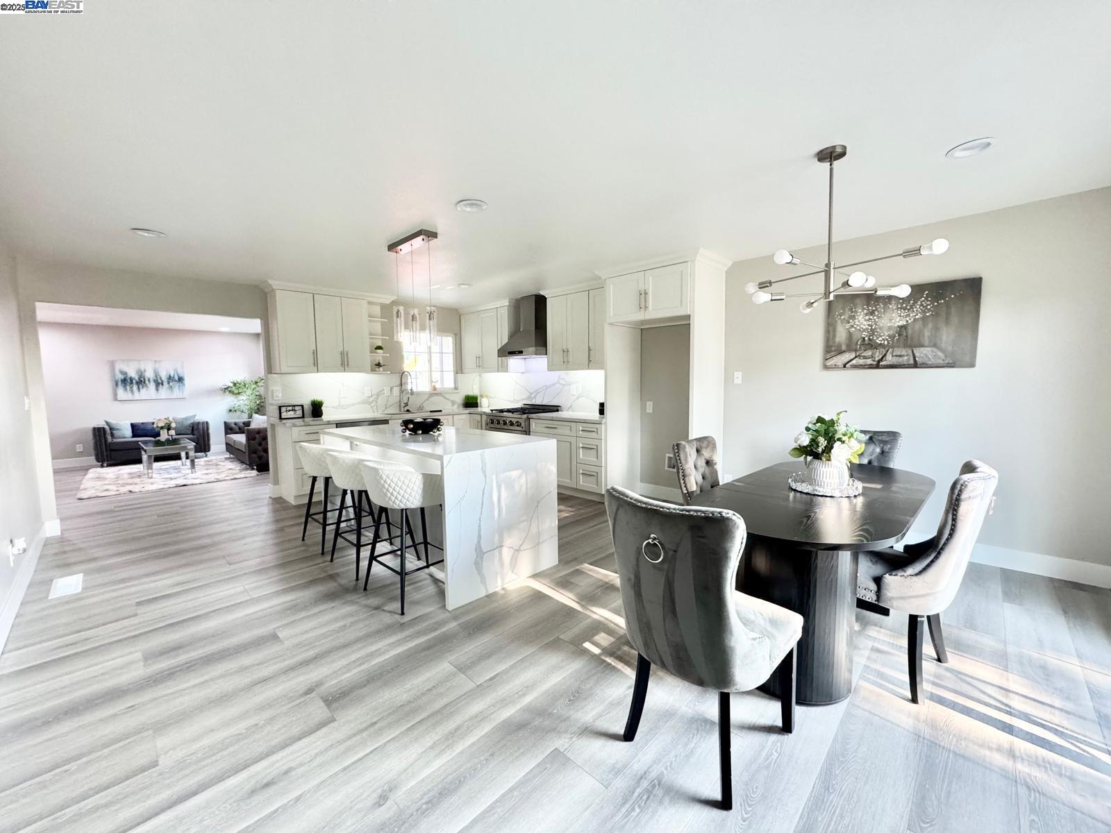 Detail Gallery Image 7 of 58 For 20595 Center St, Castro Valley,  CA 94546 - 5 Beds | 3/1 Baths
