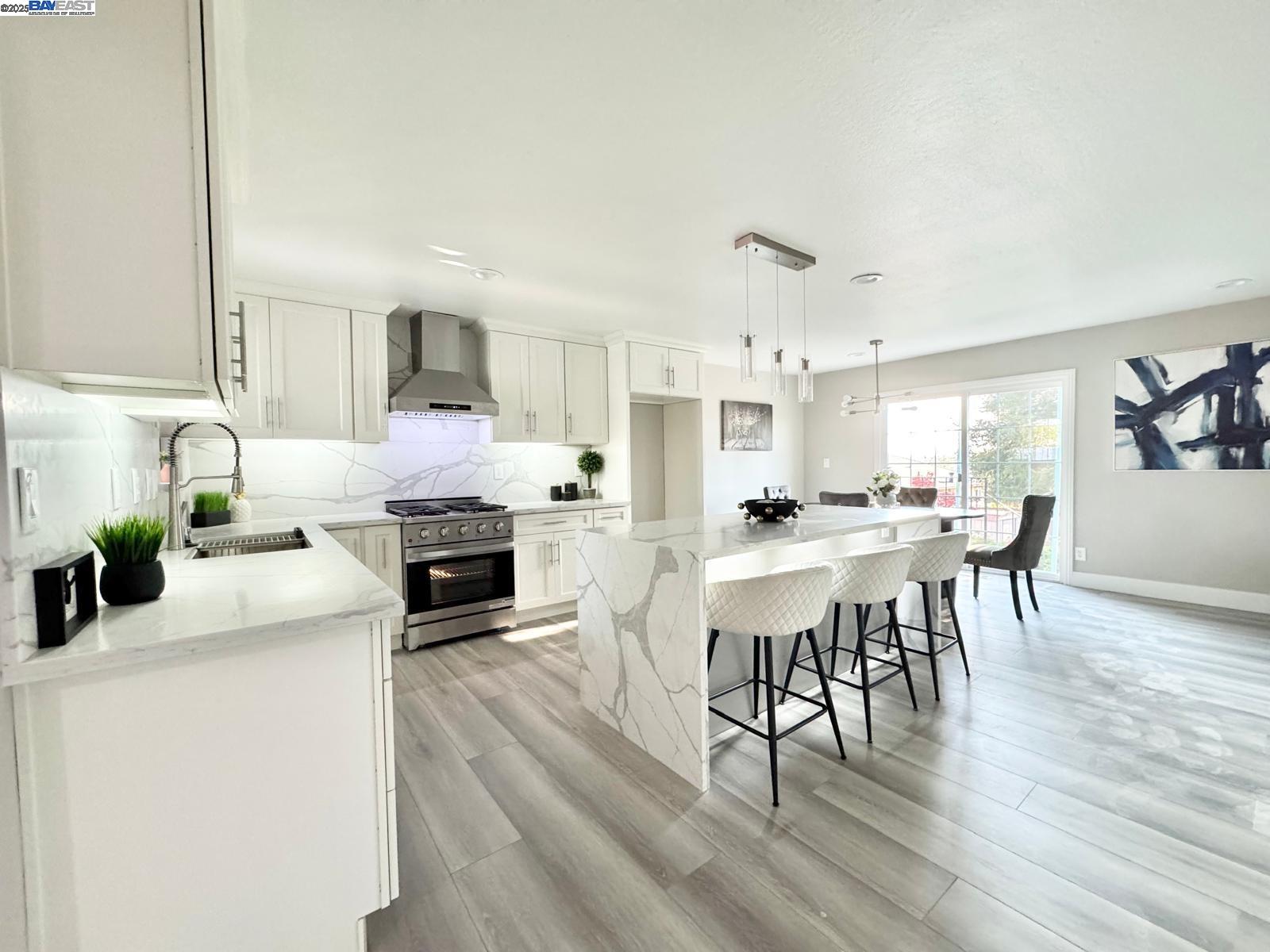 Detail Gallery Image 8 of 58 For 20595 Center St, Castro Valley,  CA 94546 - 5 Beds | 3/1 Baths