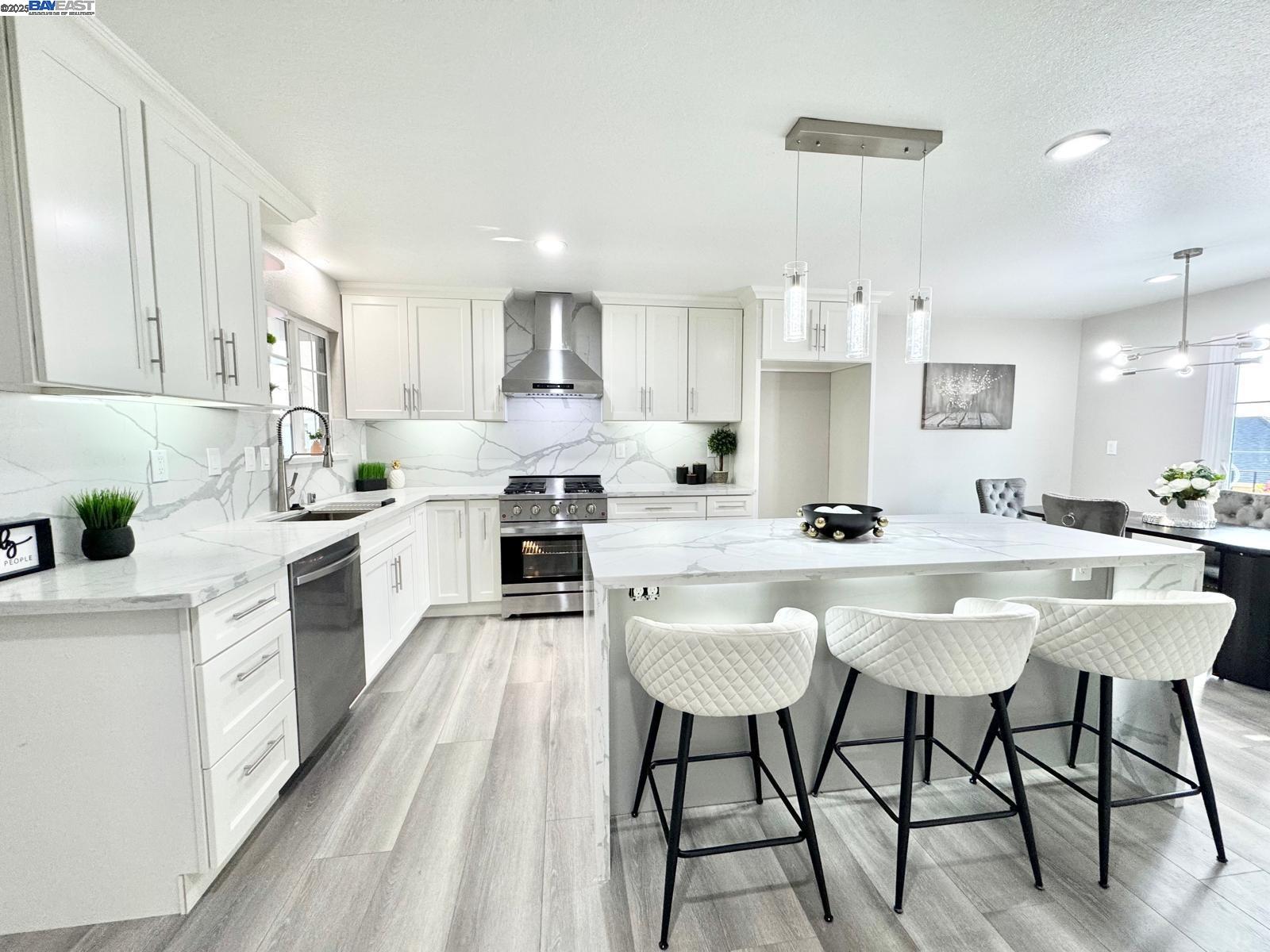 Detail Gallery Image 9 of 58 For 20595 Center St, Castro Valley,  CA 94546 - 5 Beds | 3/1 Baths