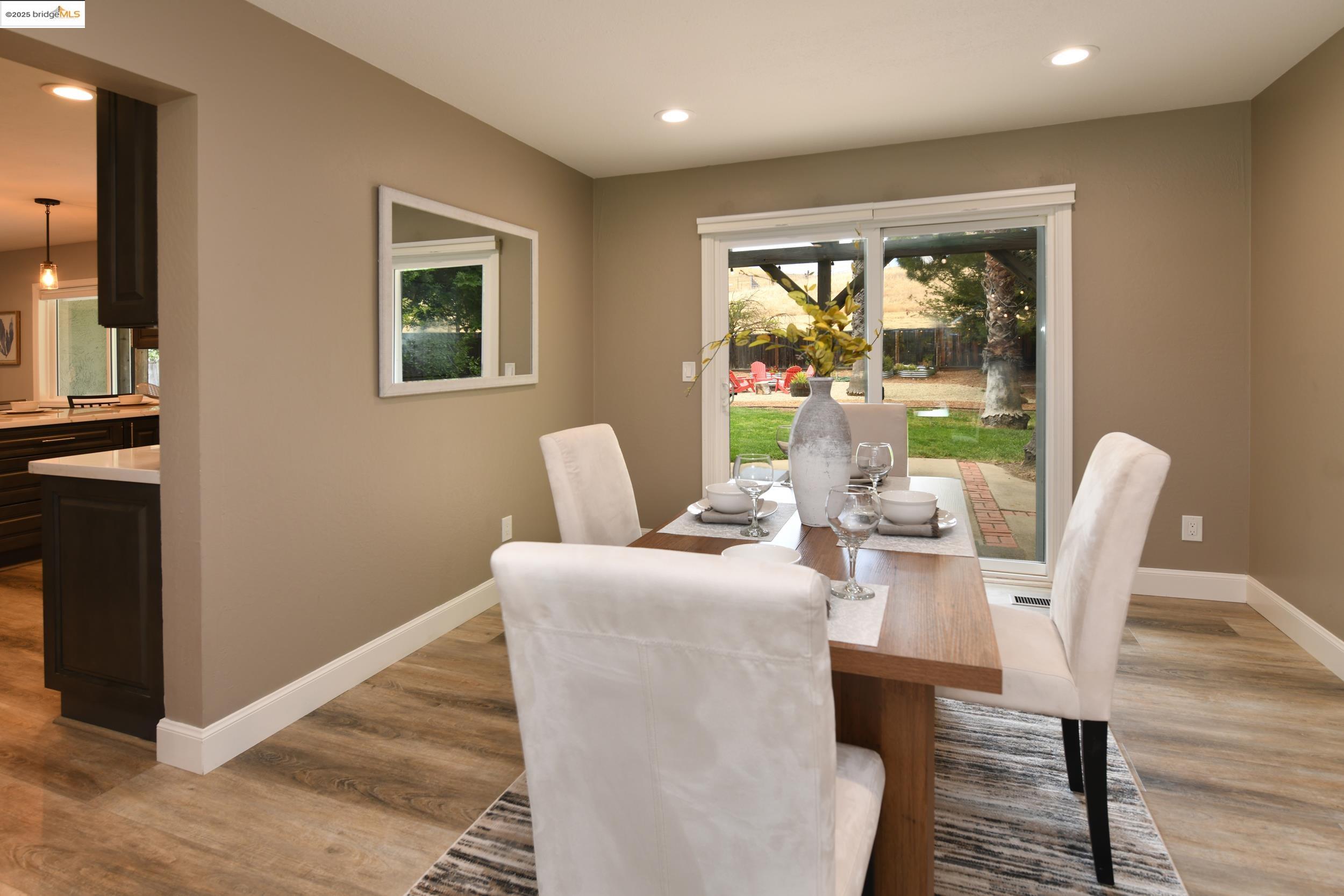 Detail Gallery Image 12 of 57 For 1129 Fair Weather Cir, Concord,  CA 94518 - 4 Beds | 3 Baths