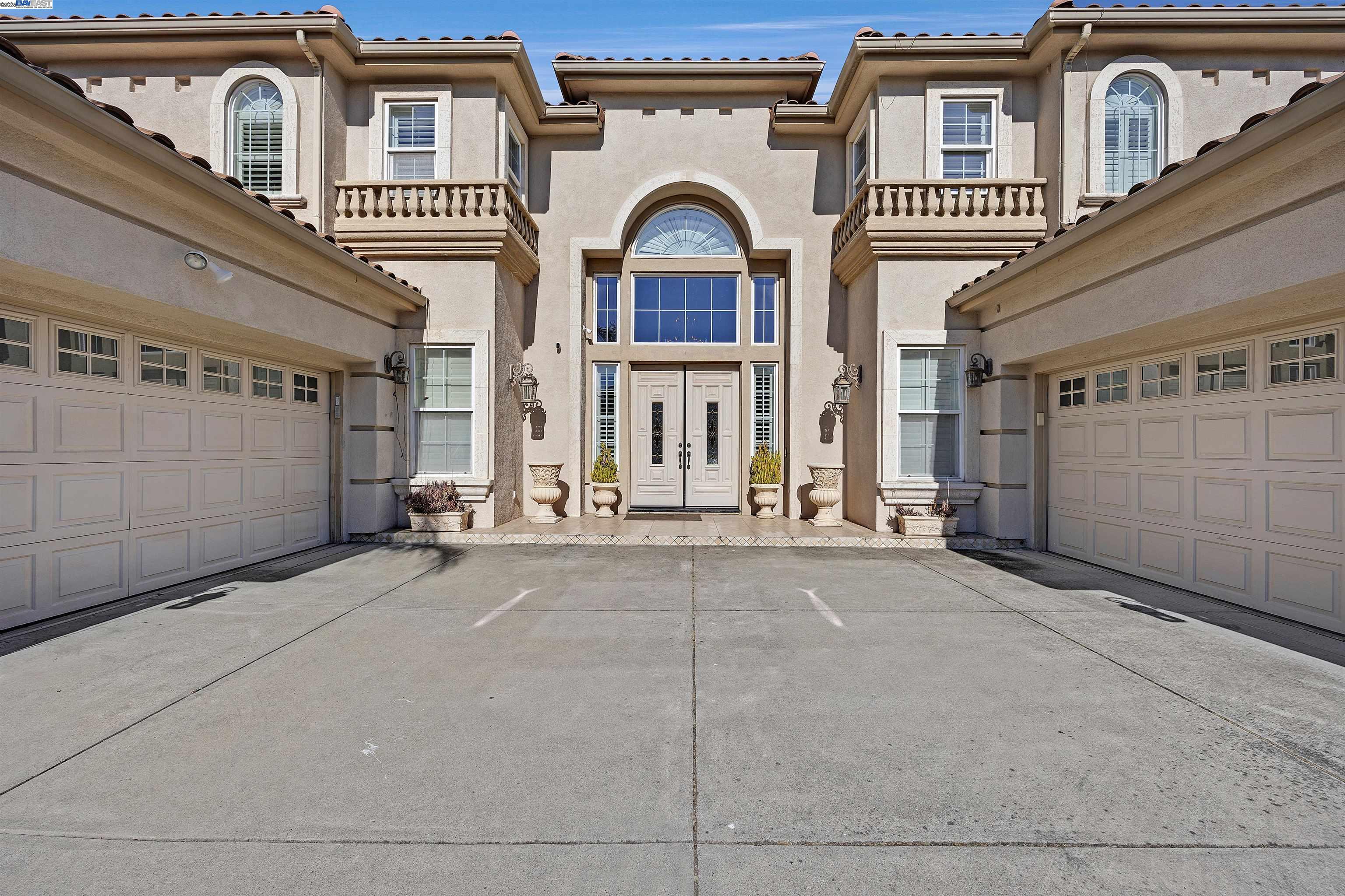 Detail Gallery Image 2 of 49 For 6013 Kingsmill Ter, Dublin,  CA 94568 - 5 Beds | 5/1 Baths