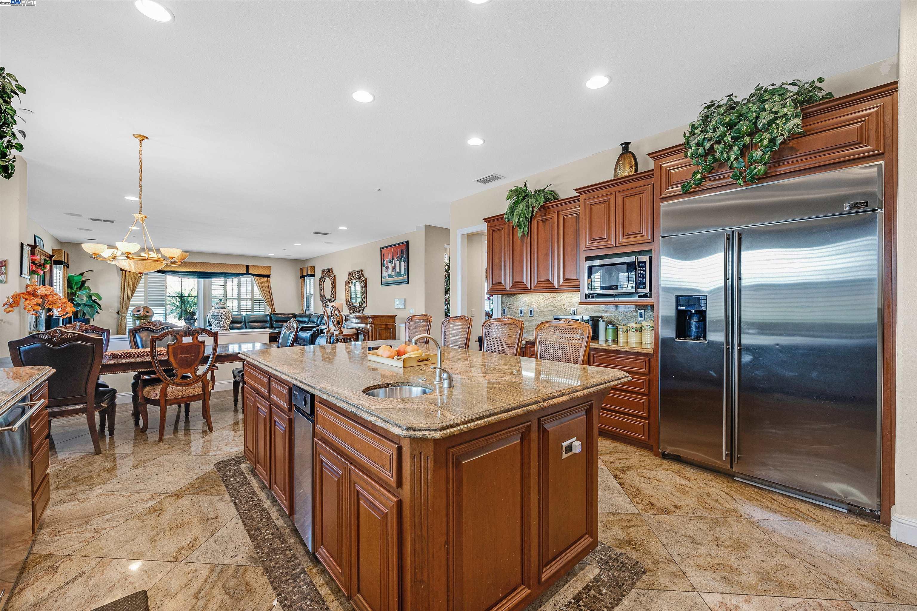 Detail Gallery Image 12 of 49 For 6013 Kingsmill Ter, Dublin,  CA 94568 - 5 Beds | 5/1 Baths