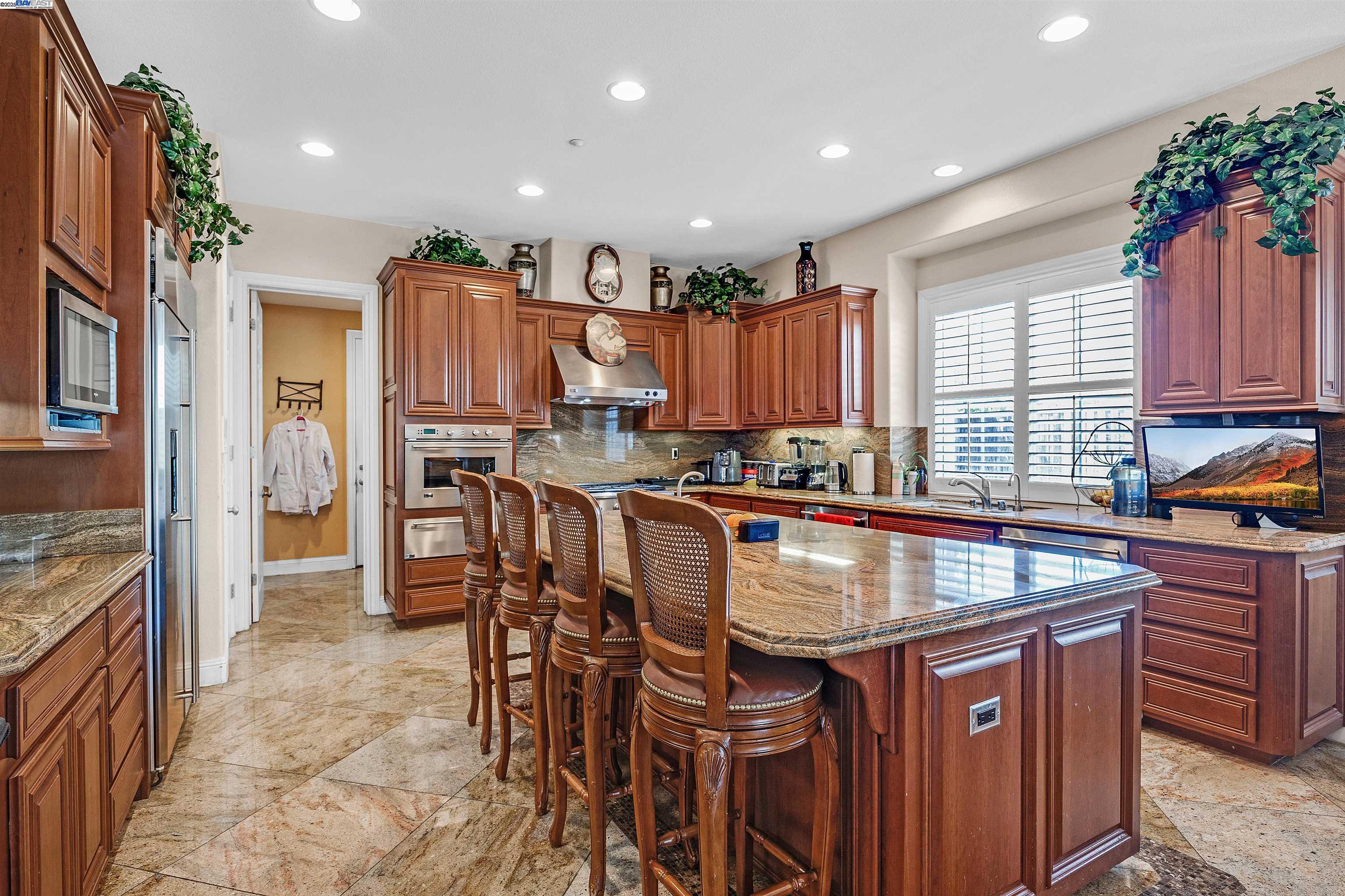Detail Gallery Image 13 of 49 For 6013 Kingsmill Ter, Dublin,  CA 94568 - 5 Beds | 5/1 Baths