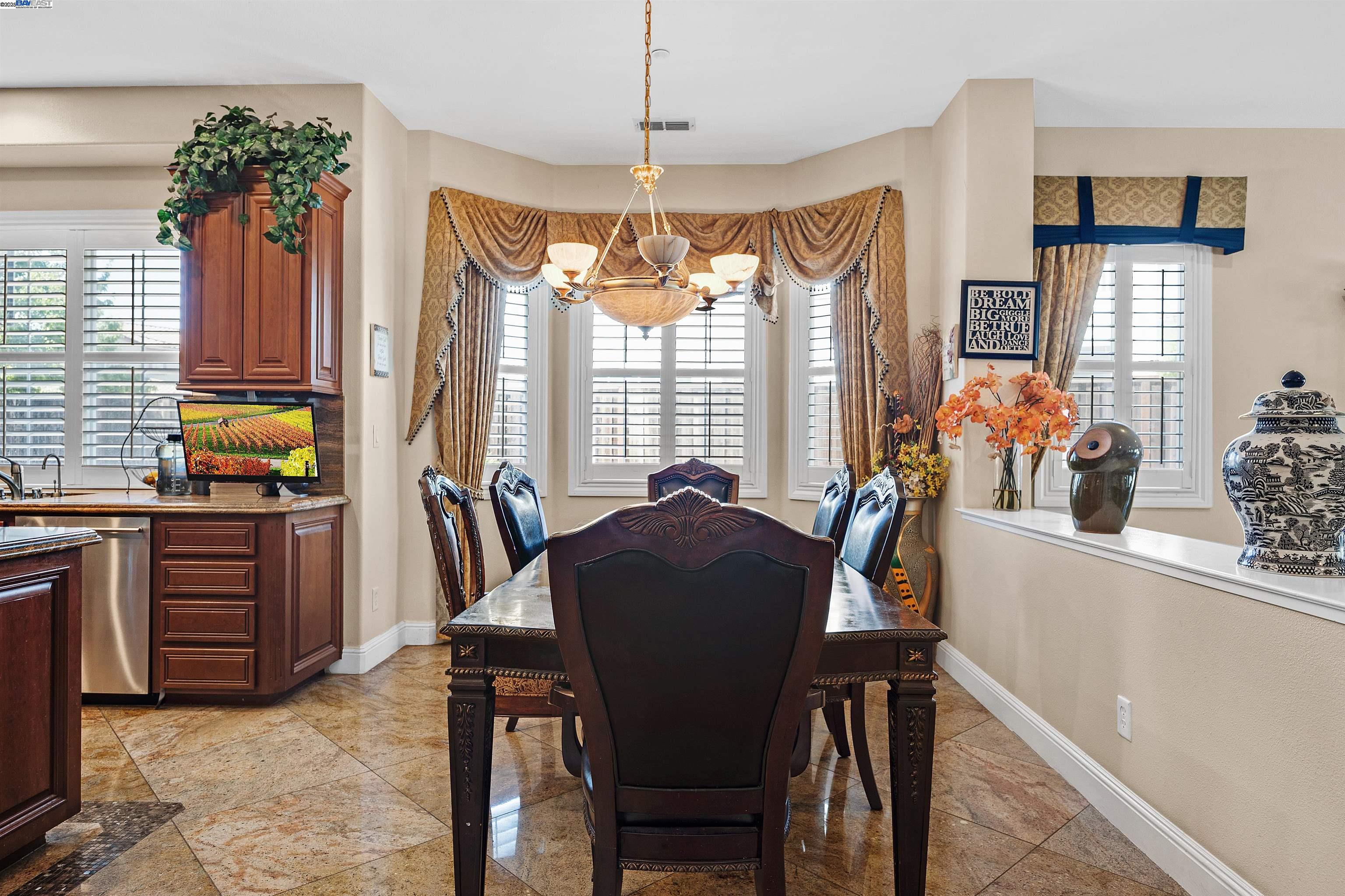 Detail Gallery Image 15 of 49 For 6013 Kingsmill Ter, Dublin,  CA 94568 - 5 Beds | 5/1 Baths