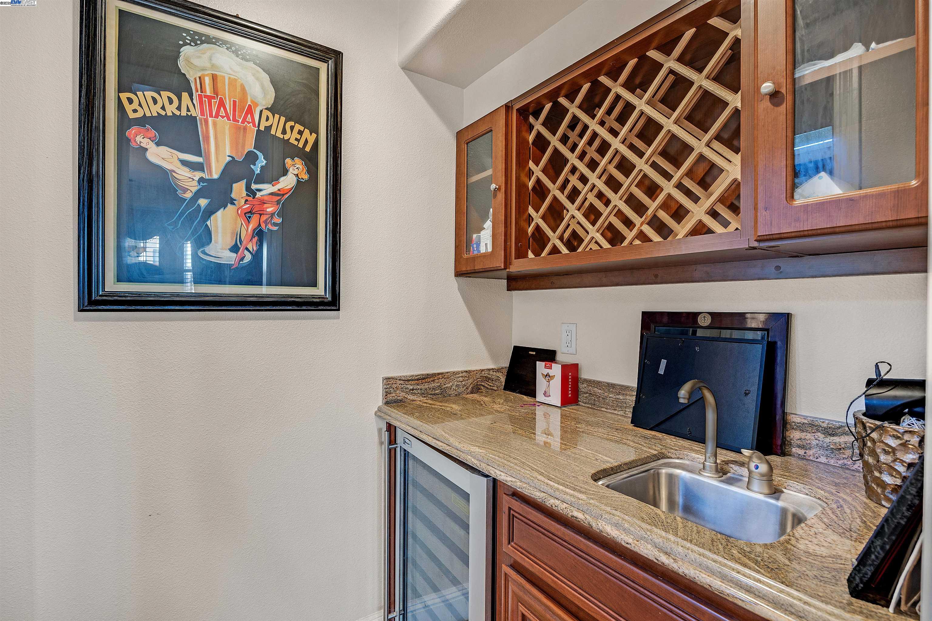 Detail Gallery Image 17 of 49 For 6013 Kingsmill Ter, Dublin,  CA 94568 - 5 Beds | 5/1 Baths