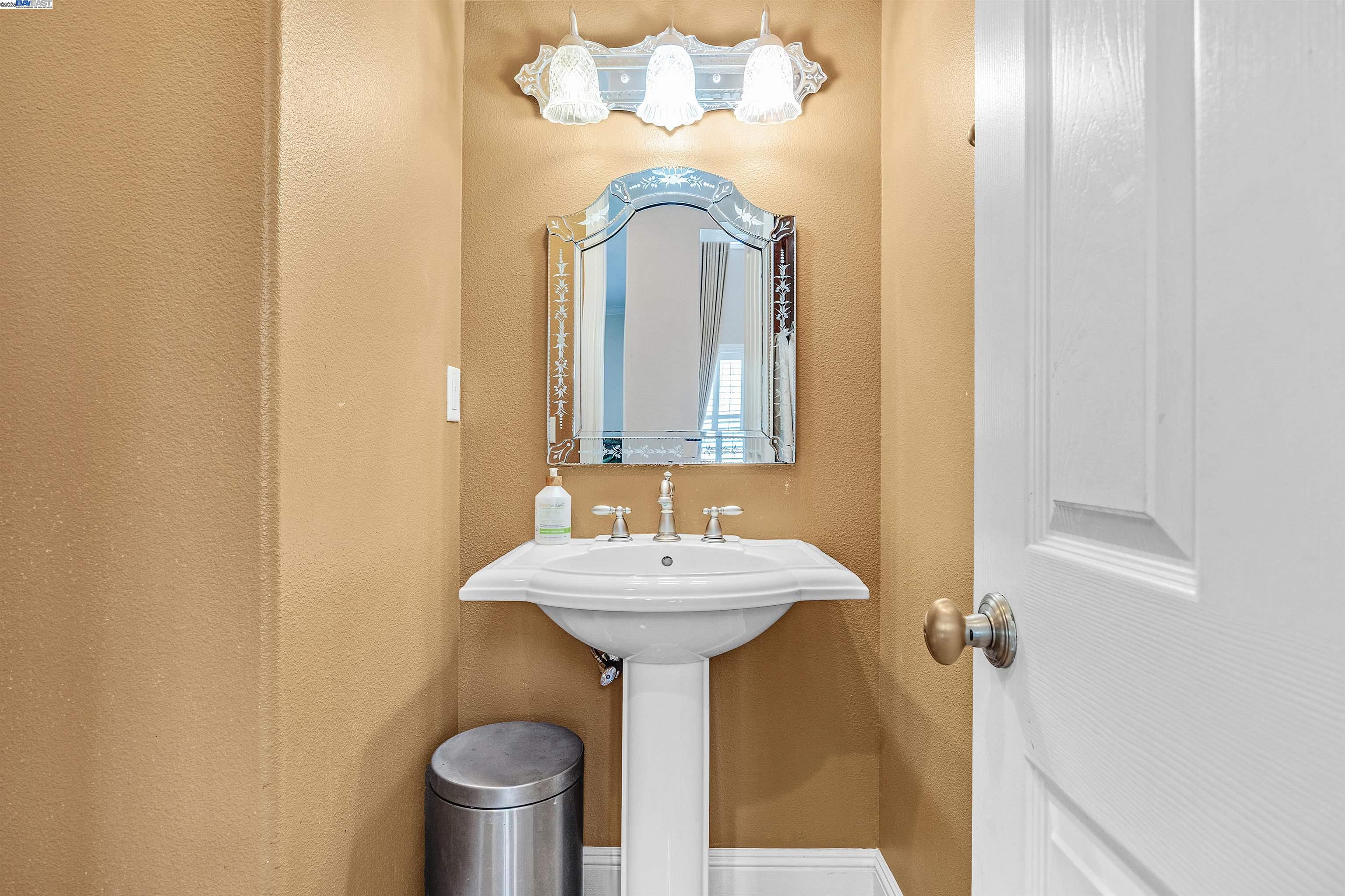 Detail Gallery Image 19 of 49 For 6013 Kingsmill Ter, Dublin,  CA 94568 - 5 Beds | 5/1 Baths