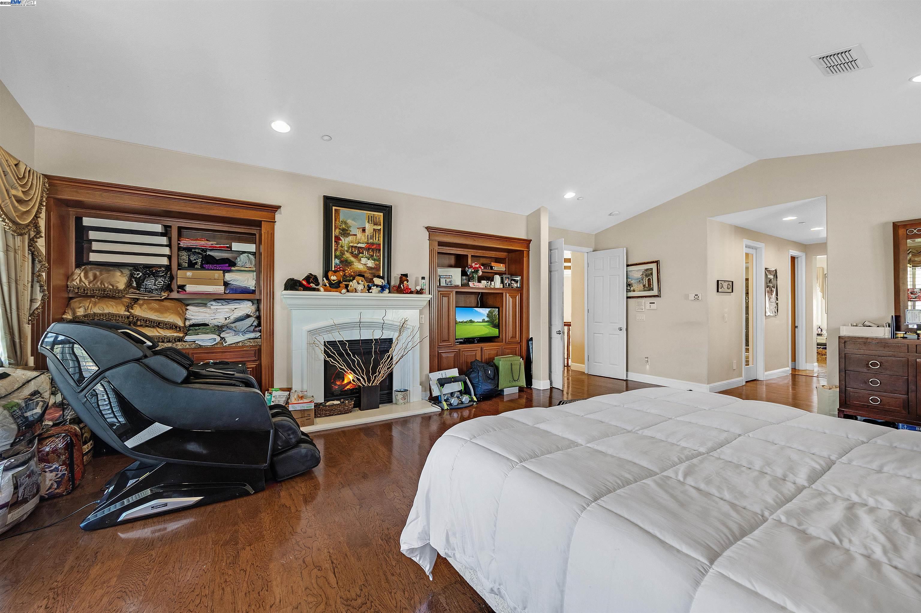 Detail Gallery Image 28 of 49 For 6013 Kingsmill Ter, Dublin,  CA 94568 - 5 Beds | 5/1 Baths