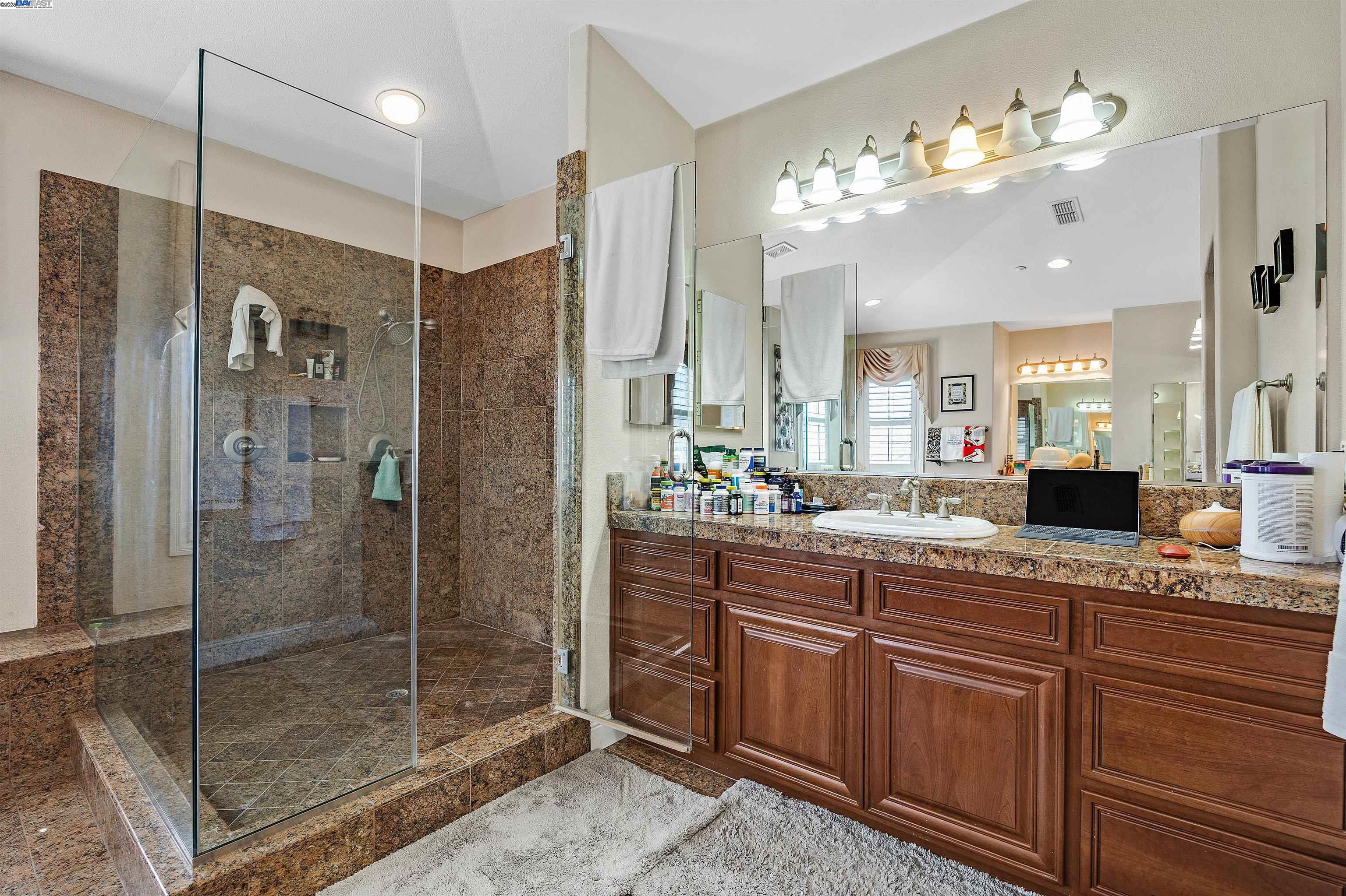 Detail Gallery Image 30 of 49 For 6013 Kingsmill Ter, Dublin,  CA 94568 - 5 Beds | 5/1 Baths