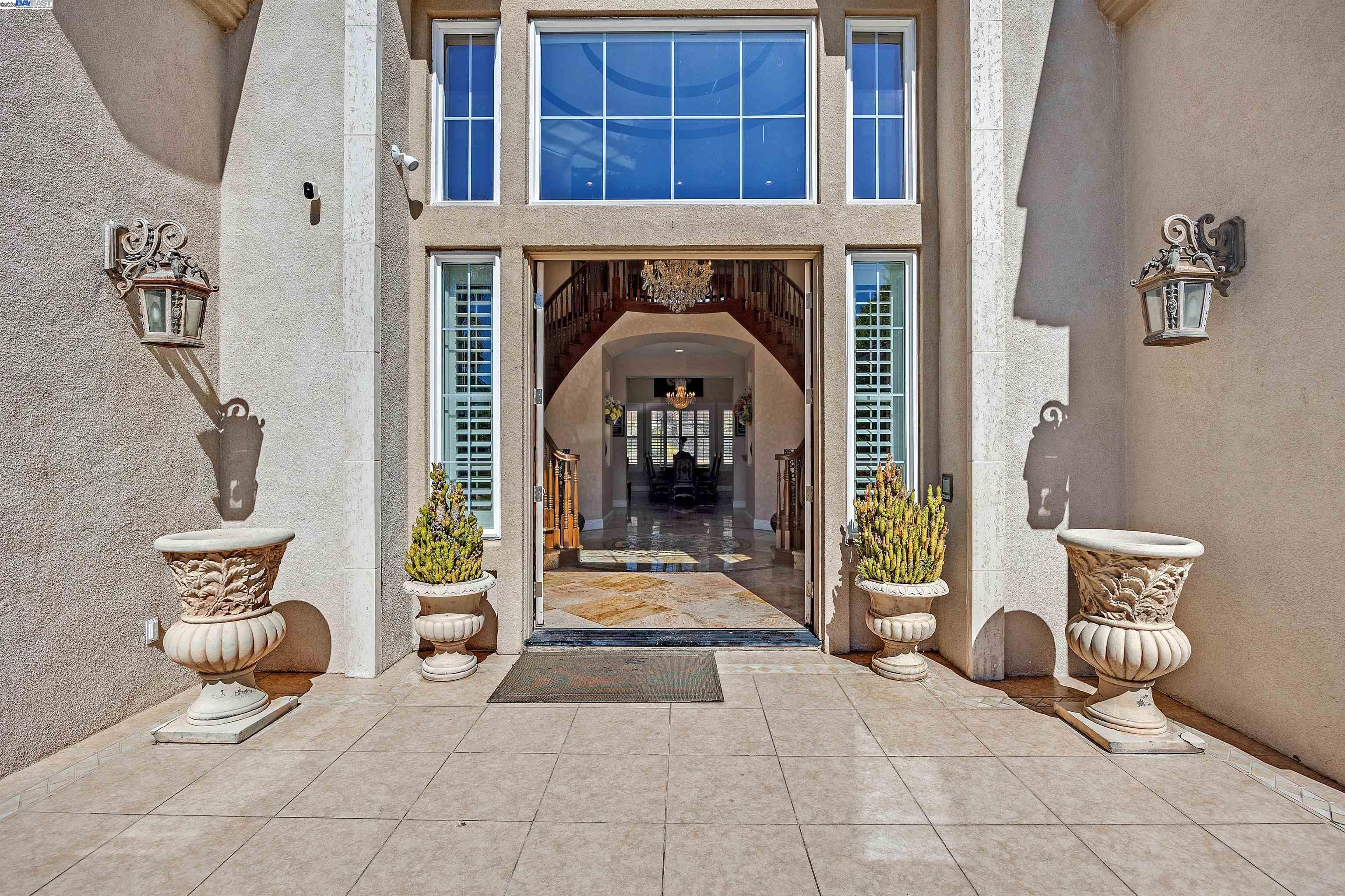 Detail Gallery Image 5 of 49 For 6013 Kingsmill Ter, Dublin,  CA 94568 - 5 Beds | 5/1 Baths
