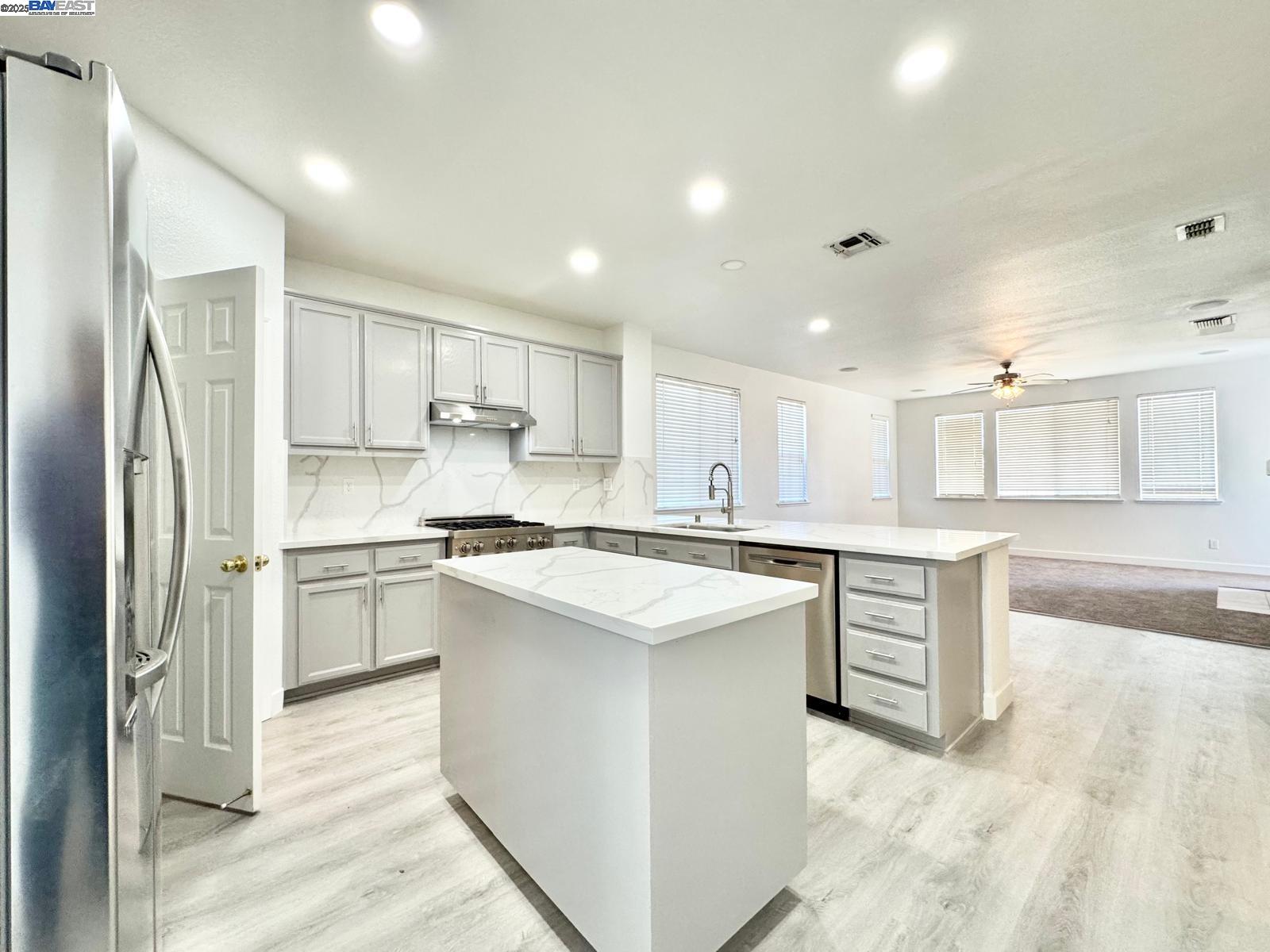Detail Gallery Image 5 of 34 For 9516 Sarazen Ct, Patterson,  CA 95363 - 4 Beds | 3/1 Baths