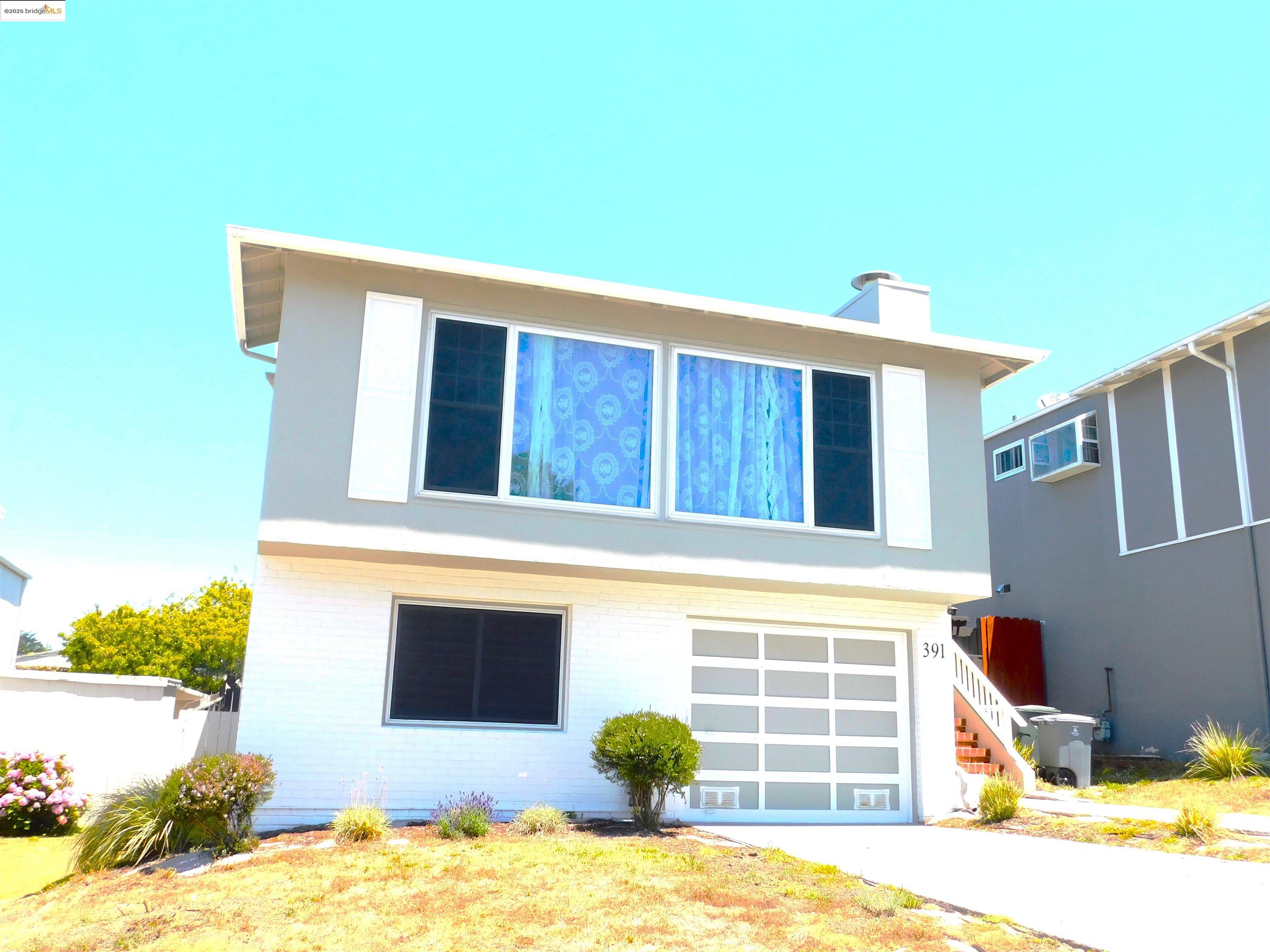 Detail Gallery Image 2 of 31 For 391 Imperial Dr, Pacifica,  CA 94044 - 5 Beds | 3 Baths