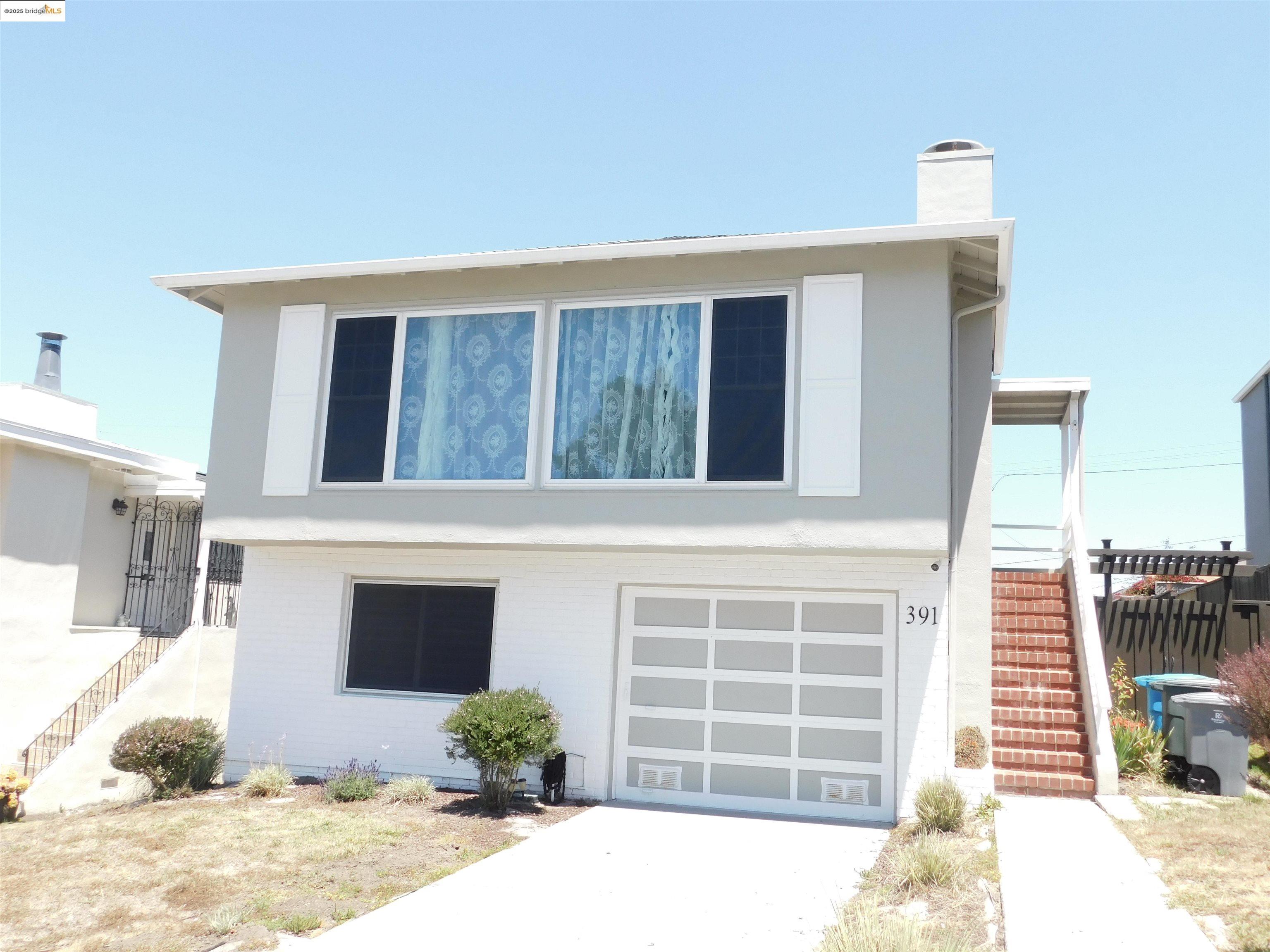 Detail Gallery Image 3 of 31 For 391 Imperial Dr, Pacifica,  CA 94044 - 5 Beds | 3 Baths