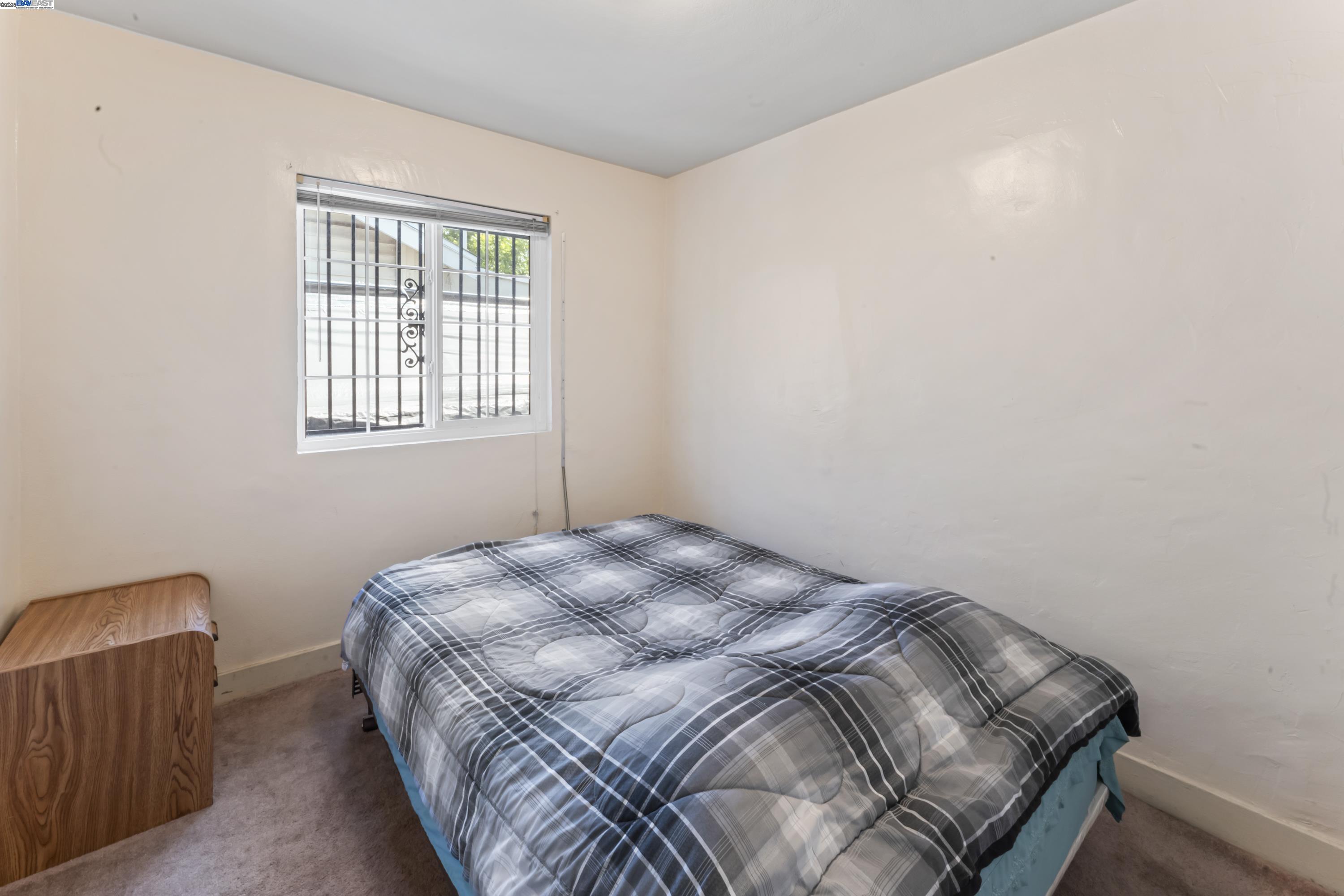 Detail Gallery Image 15 of 23 For 1206 60th Ave, Oakland,  CA 94621 - 3 Beds | 2 Baths