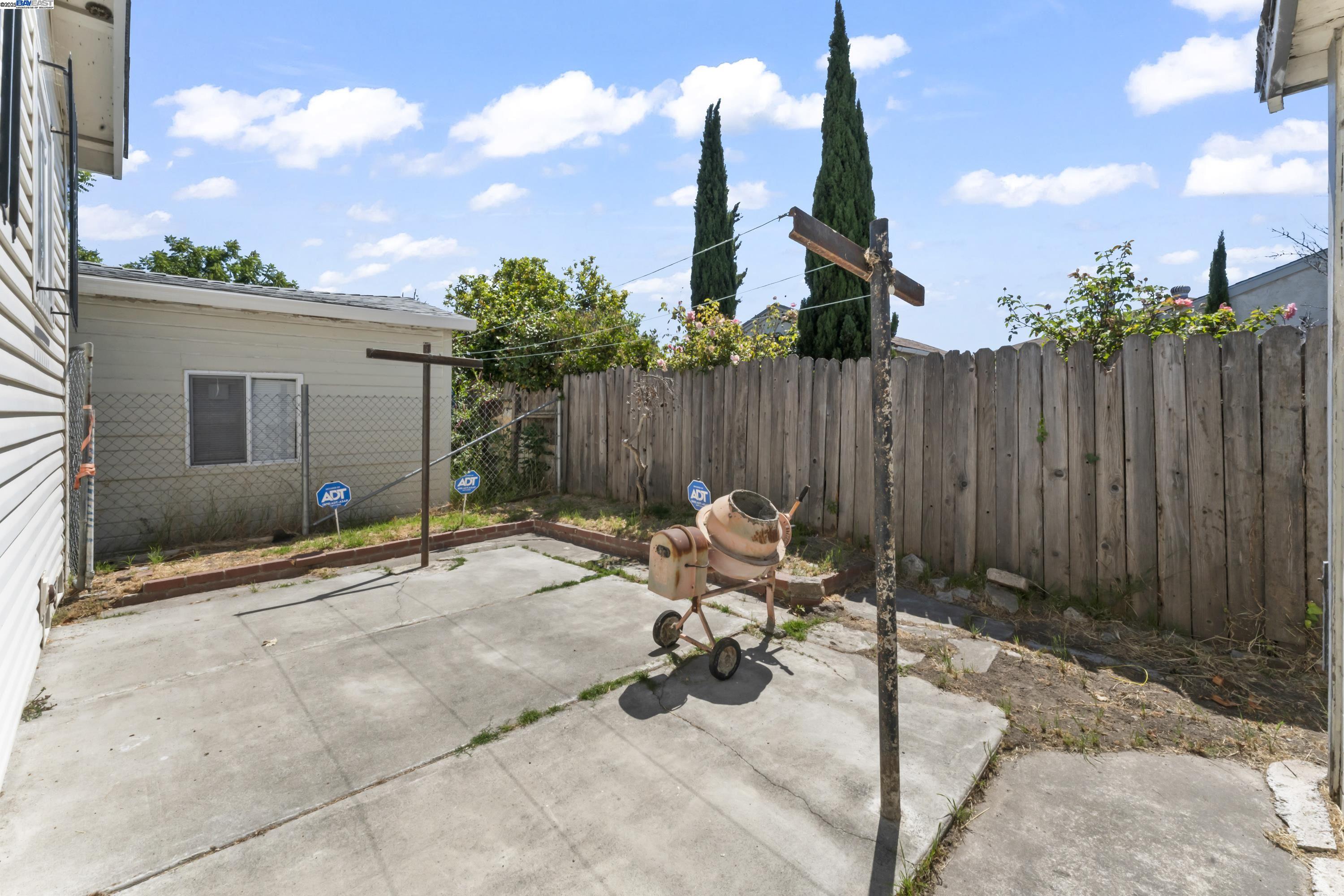 Detail Gallery Image 23 of 23 For 1206 60th Ave, Oakland,  CA 94621 - 3 Beds | 2 Baths