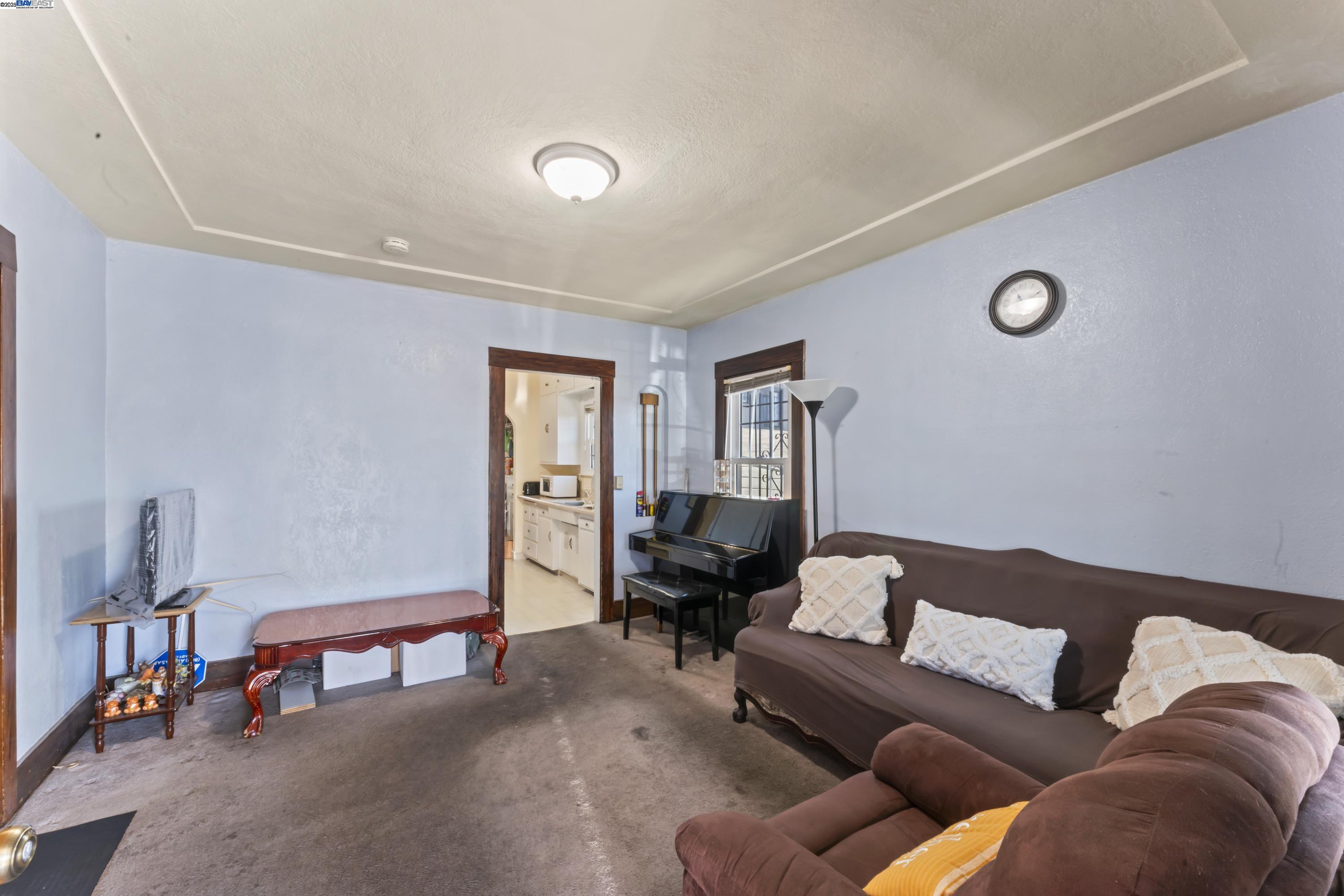 Detail Gallery Image 6 of 23 For 1206 60th Ave, Oakland,  CA 94621 - 3 Beds | 2 Baths