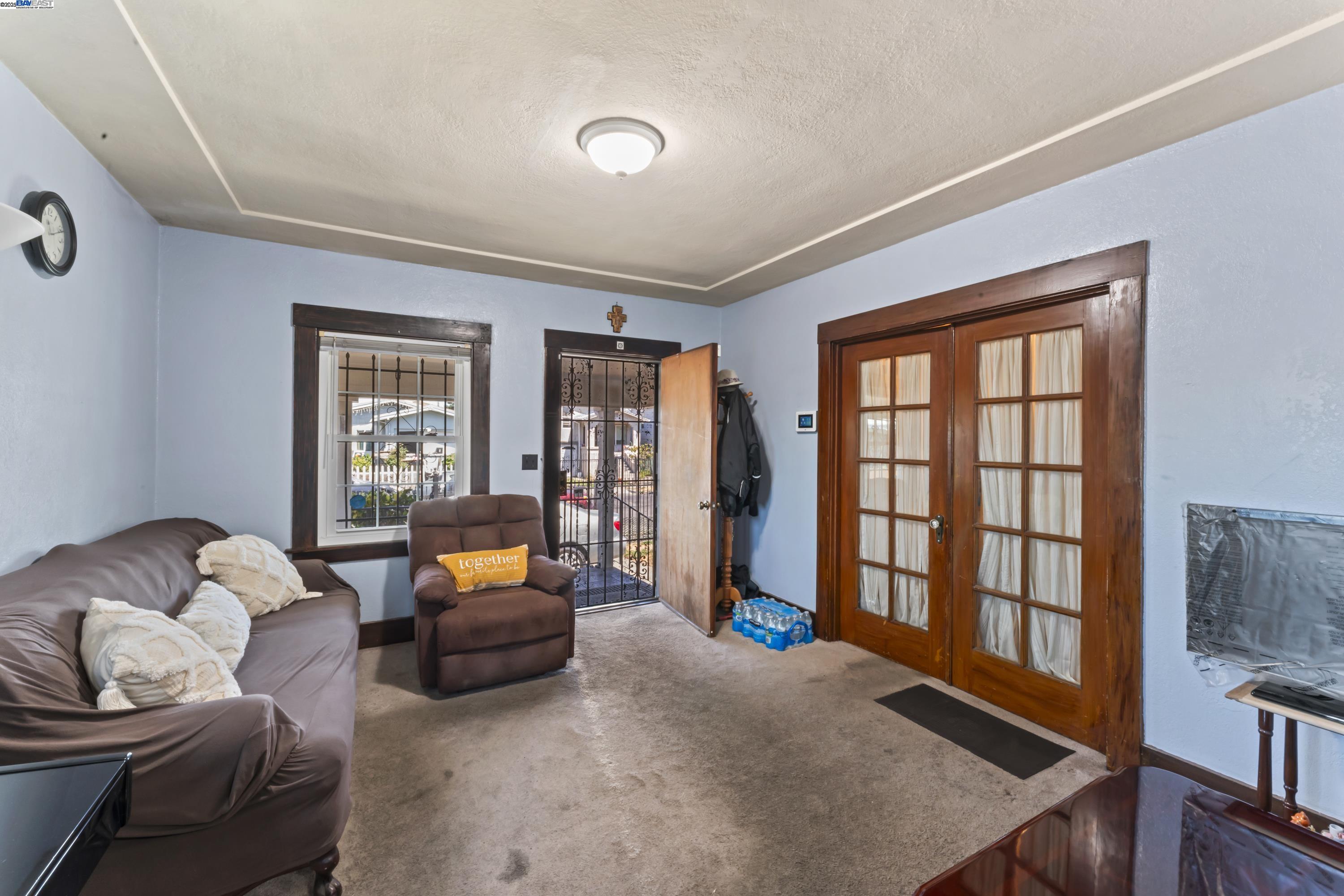 Detail Gallery Image 7 of 23 For 1206 60th Ave, Oakland,  CA 94621 - 3 Beds | 2 Baths