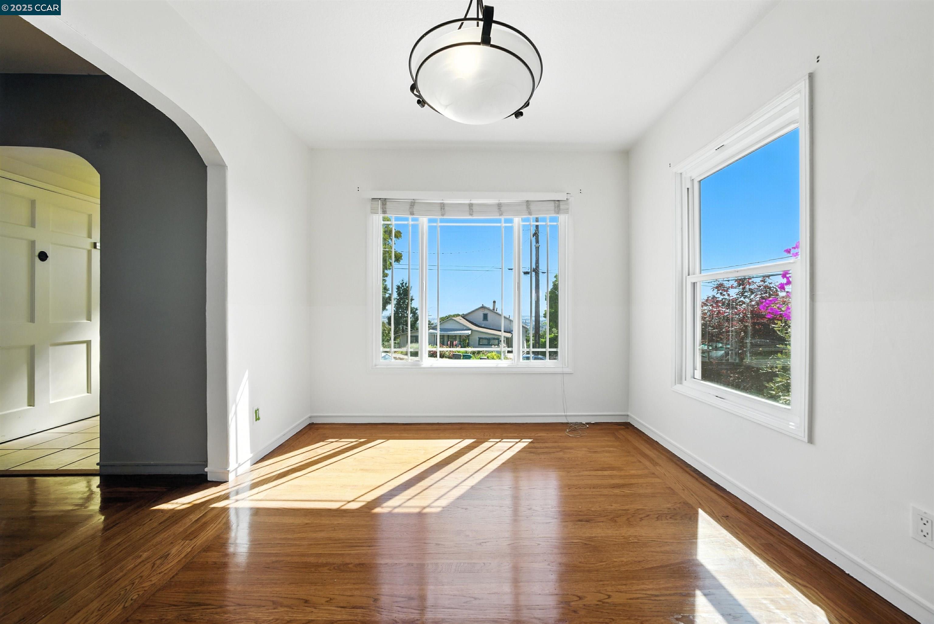 Detail Gallery Image 9 of 39 For 7420 Sunkist Dr, Oakland,  CA 94605 - 3 Beds | 2 Baths